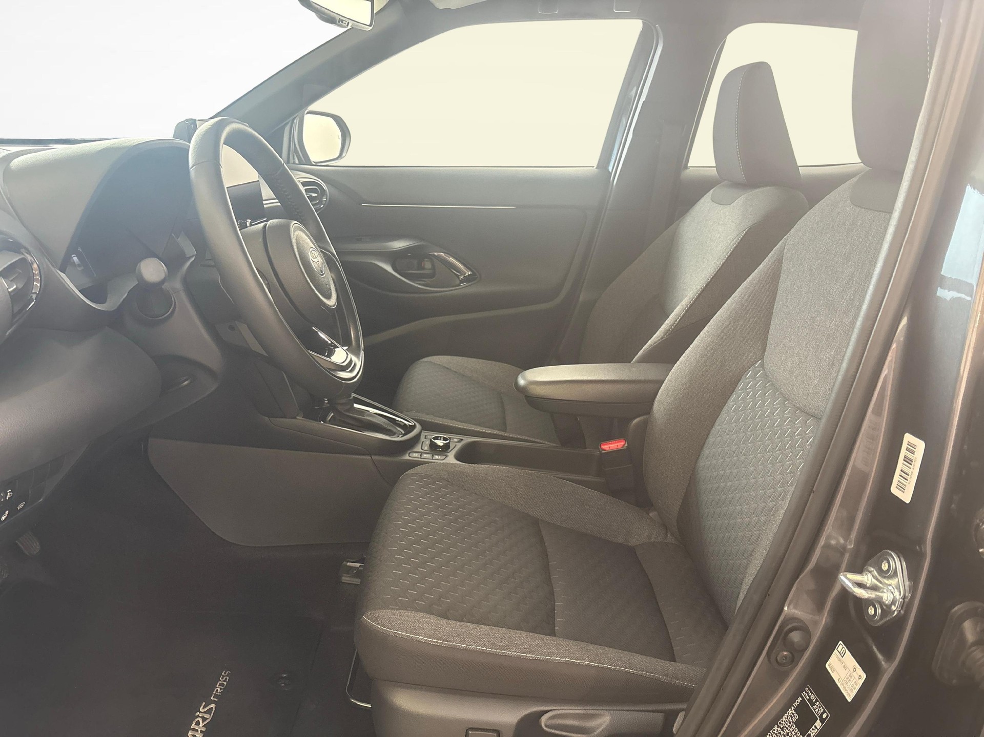 TOYOTA Yaris Cross 1.5 VVT-i HSD Trend AWD-i-image-8