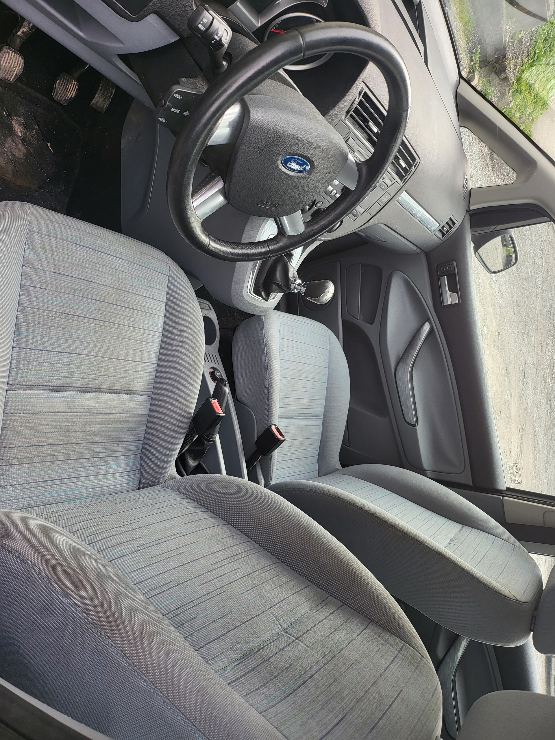 FORD C-Max 2.0 TDCi Titanium-image-4