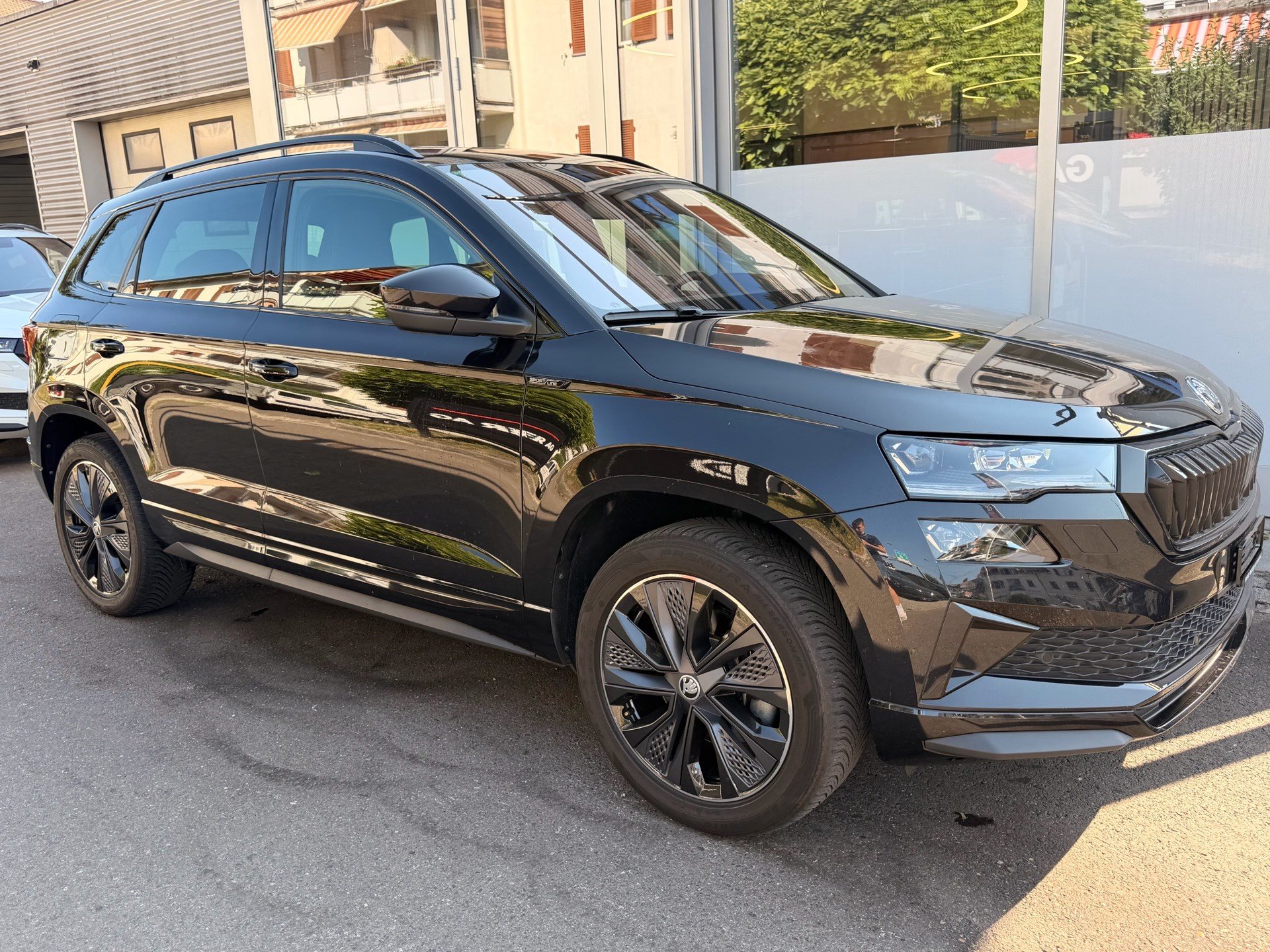 SKODA Karoq Sportline 4x4 *** PANORAMADACH ***-showroom-element-2