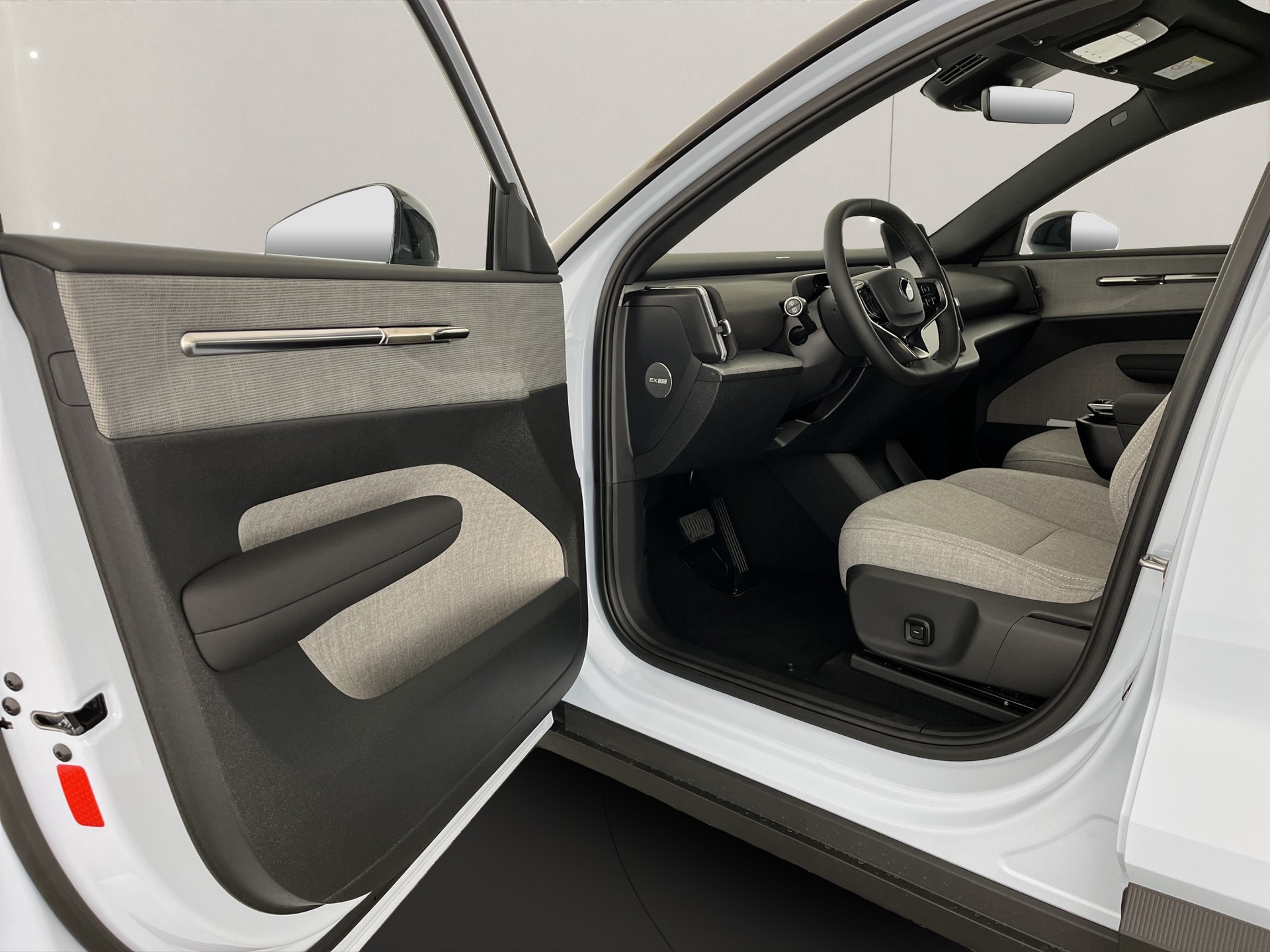 VOLVO EX30 P8 AWD-image-8