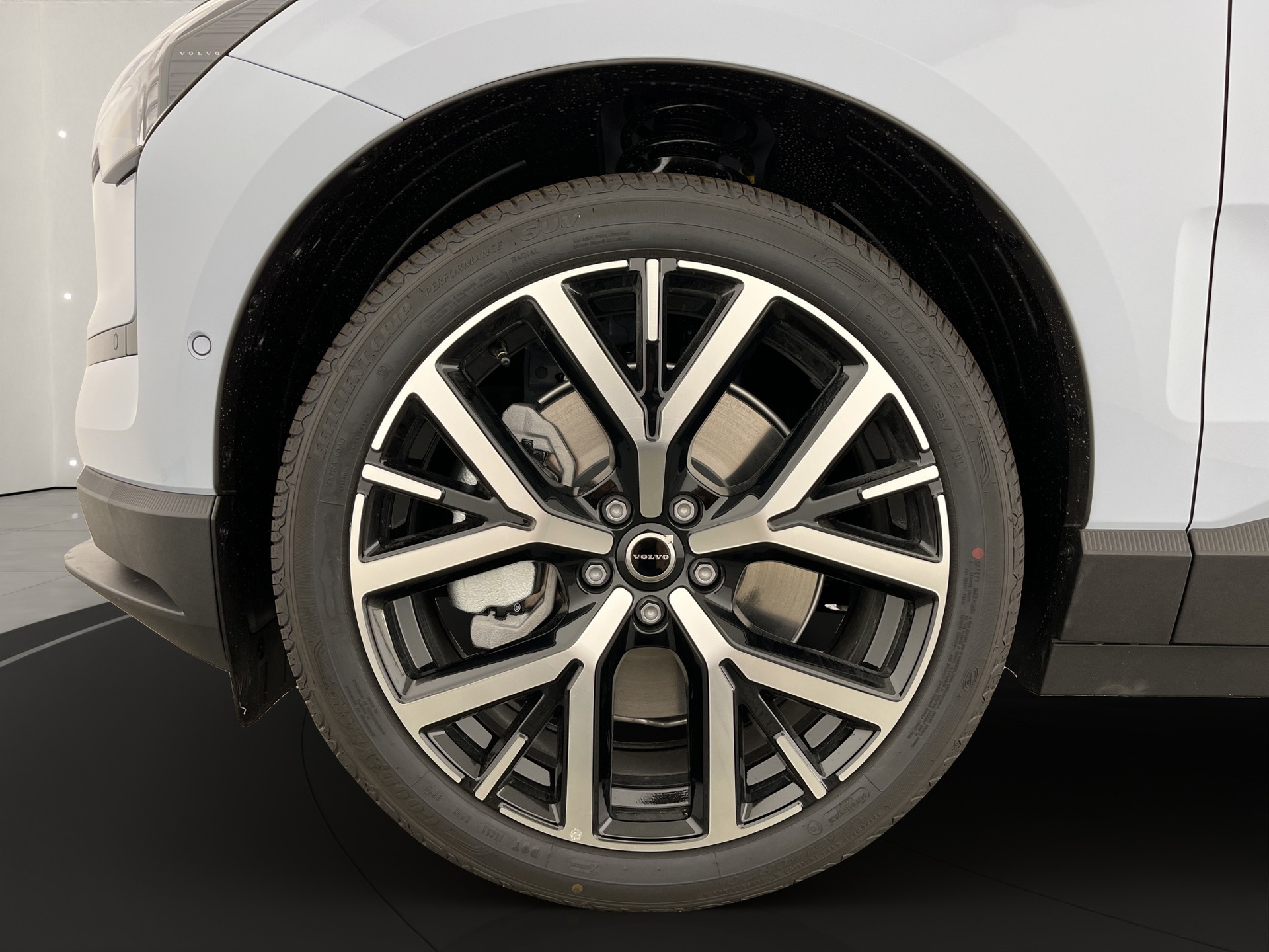 VOLVO EX30 P8 AWD-image-6