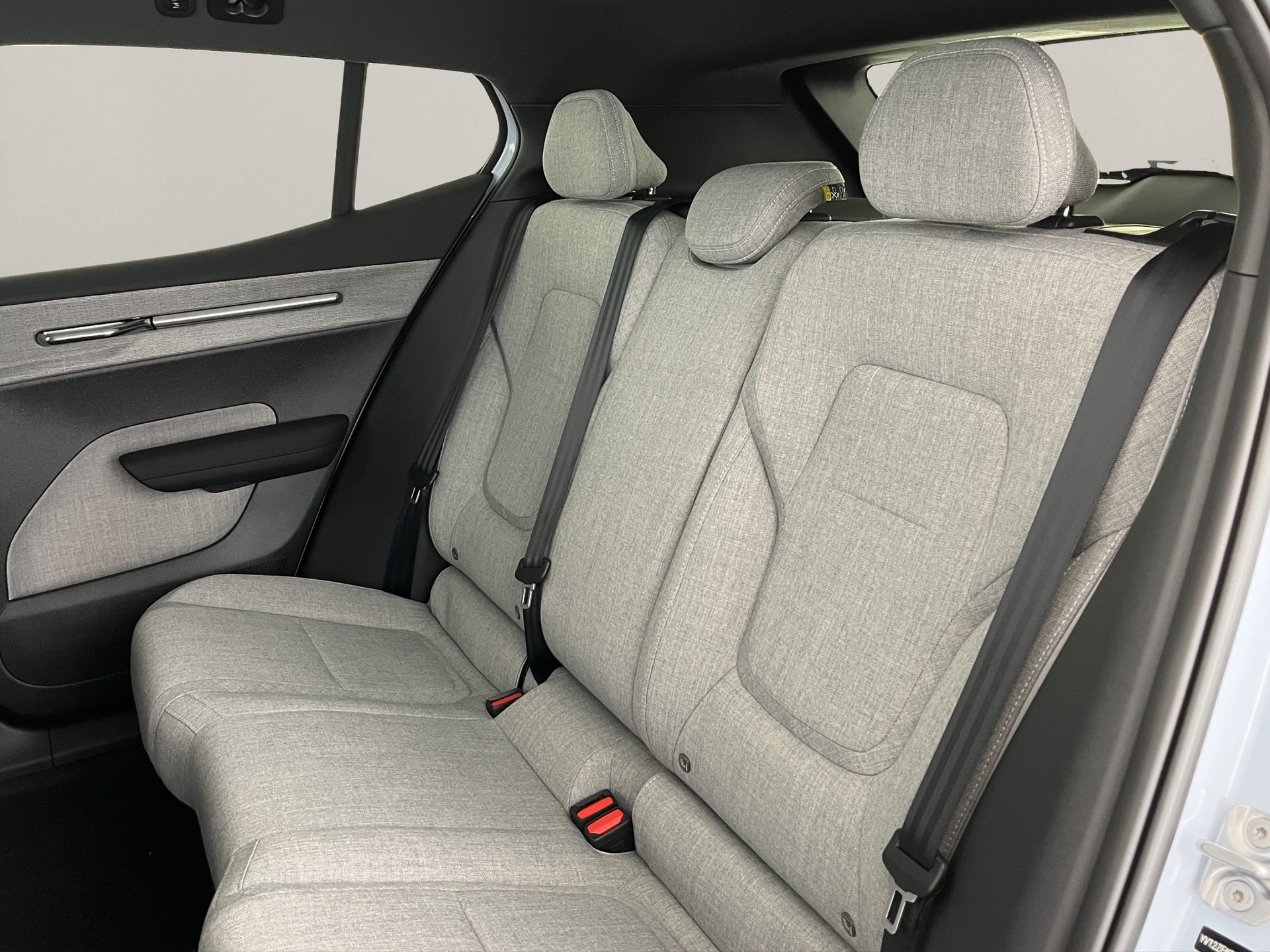 VOLVO EX30 P8 AWD-image-16