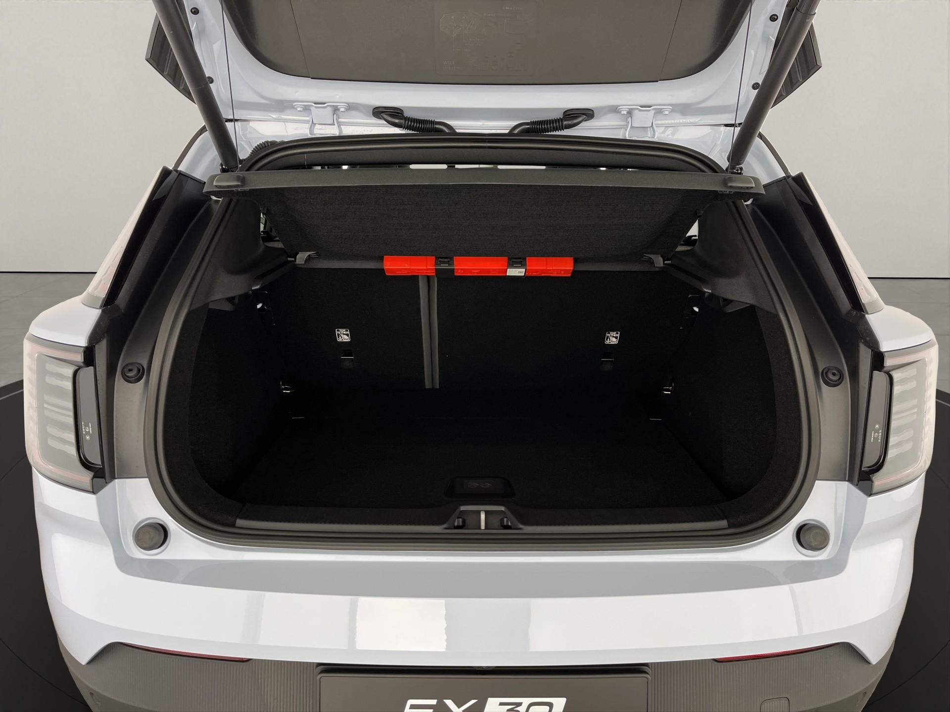 VOLVO EX30 P8 AWD-image-5