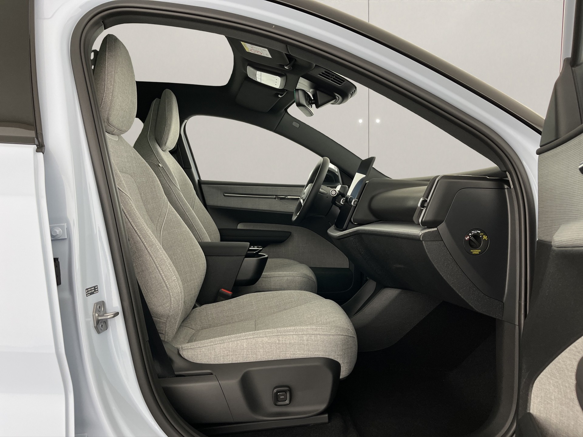 VOLVO EX30 P8 AWD-image-13