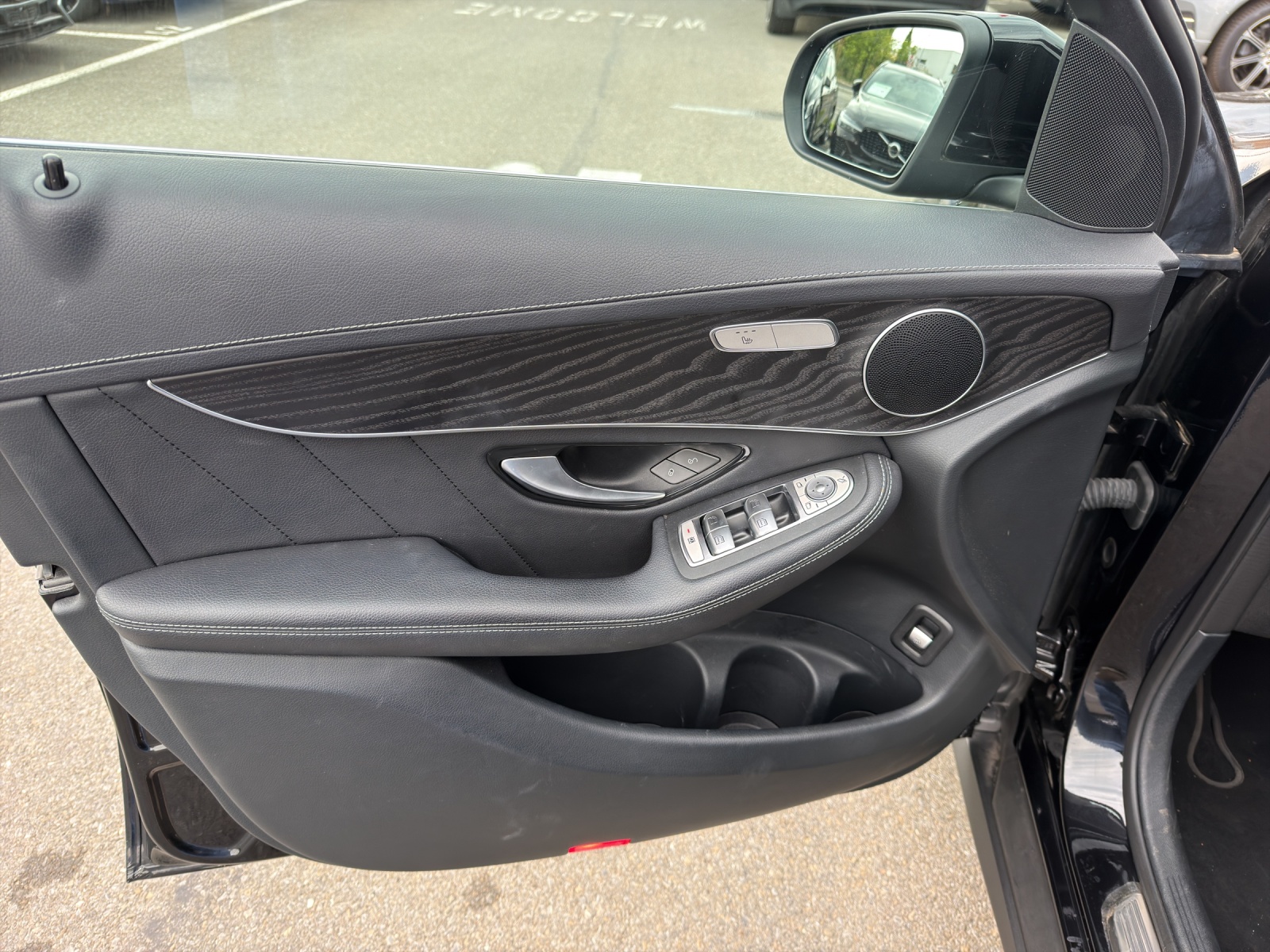 MERCEDES-BENZ GLC 200 AMG Line 4Matic 9G-Tronic-image-13