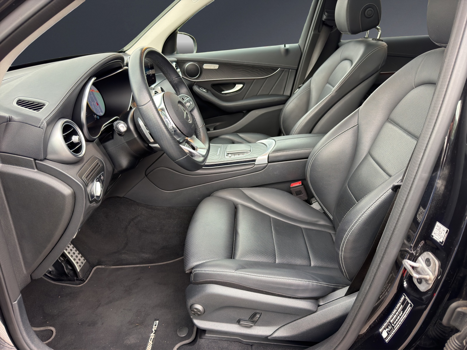 MERCEDES-BENZ GLC 200 AMG Line 4Matic 9G-Tronic-image-5