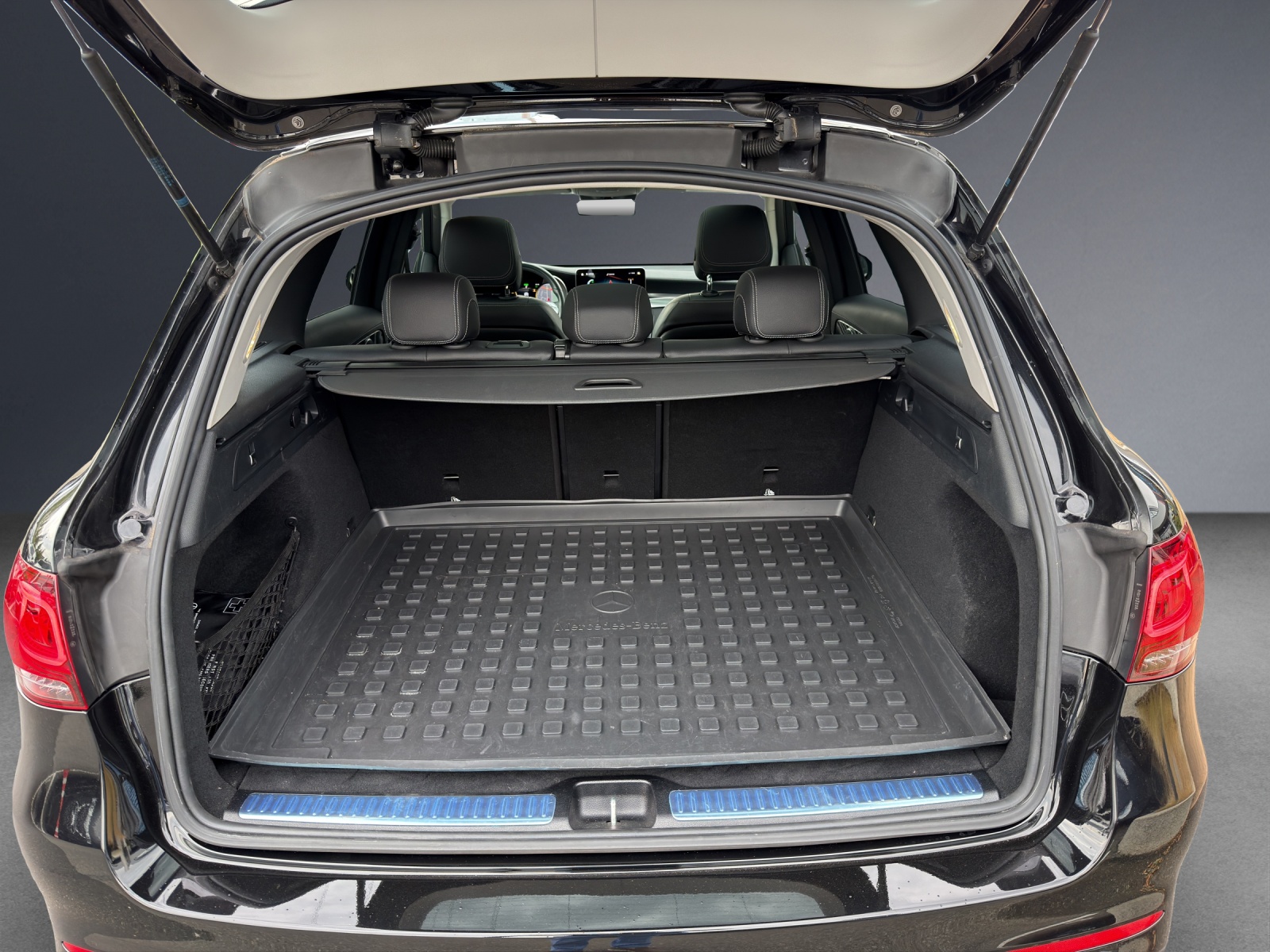 MERCEDES-BENZ GLC 200 AMG Line 4Matic 9G-Tronic-image-11