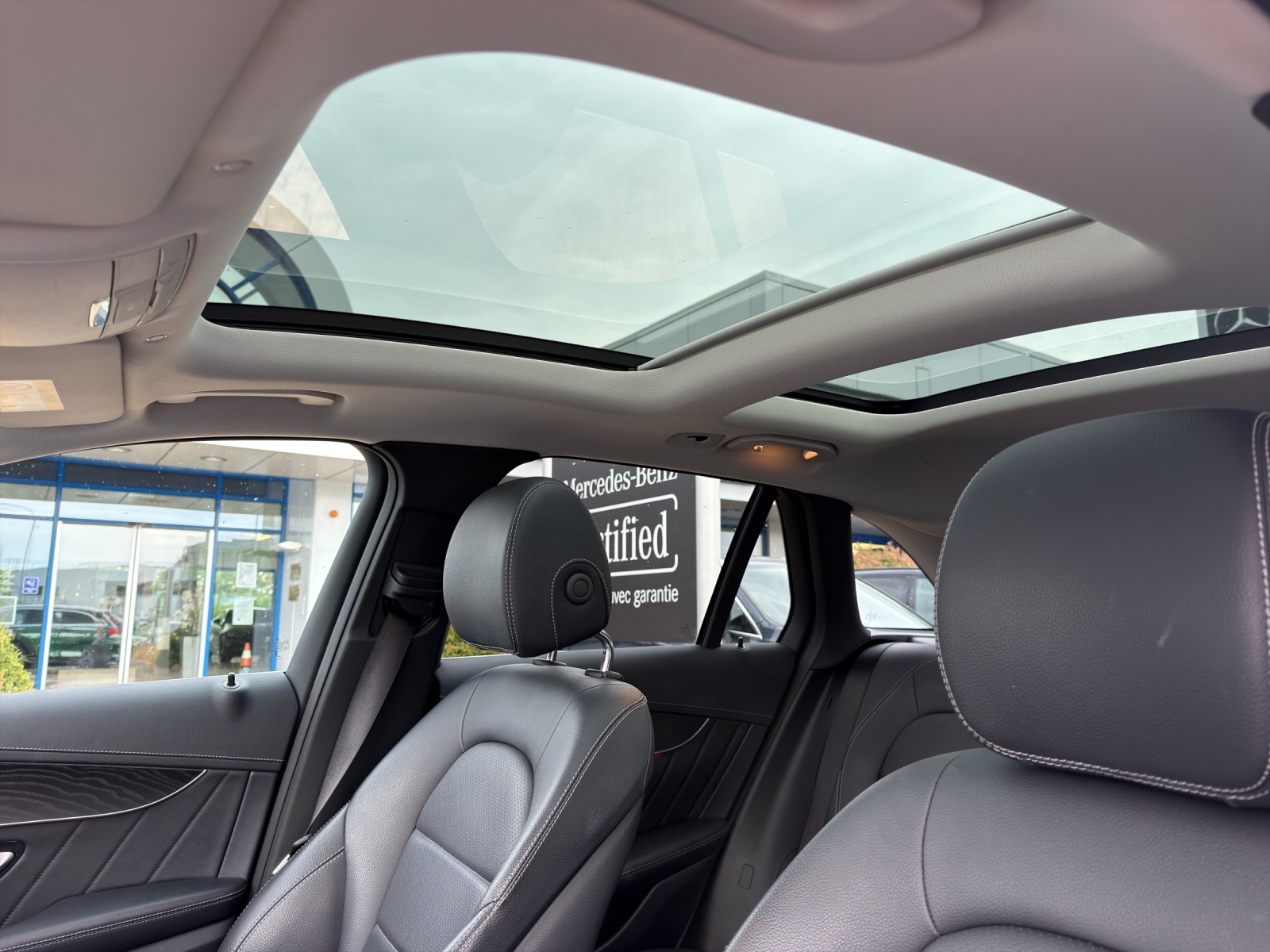 MERCEDES-BENZ GLC 200 AMG Line 4Matic 9G-Tronic-image-15
