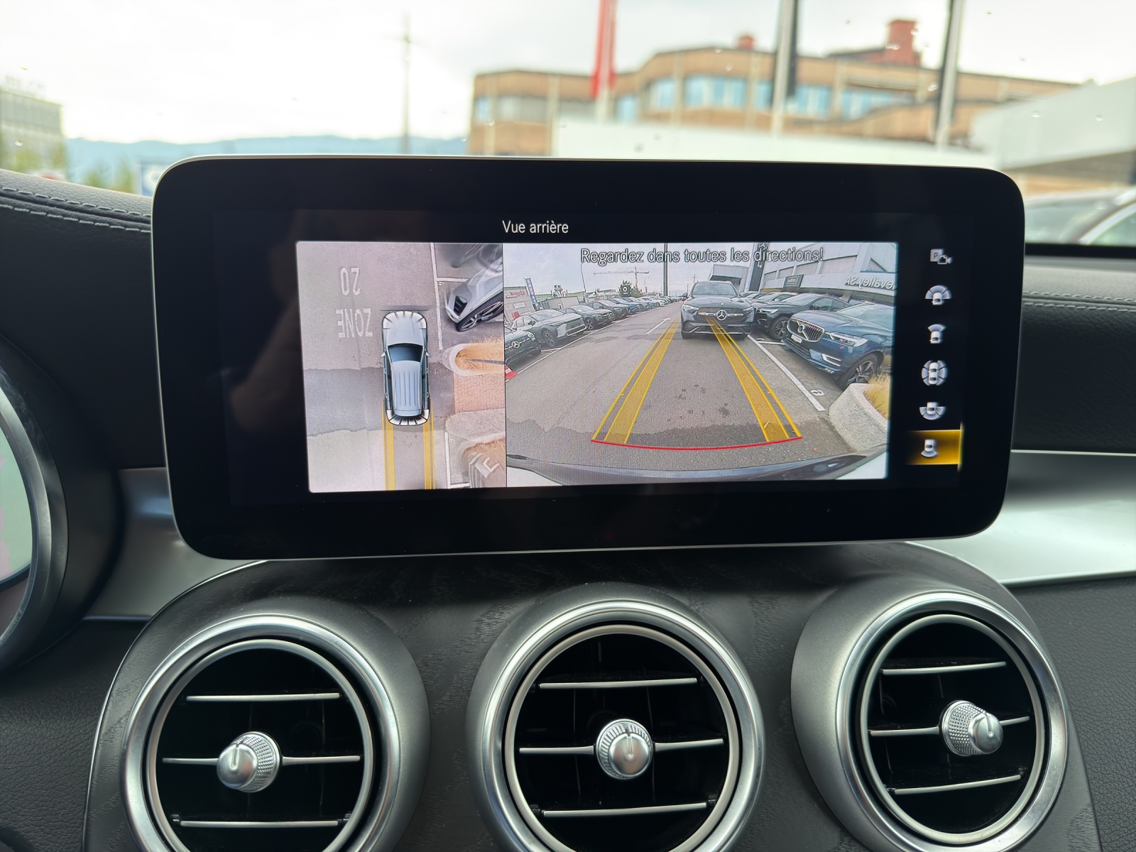 MERCEDES-BENZ GLC 200 AMG Line 4Matic 9G-Tronic-image-17