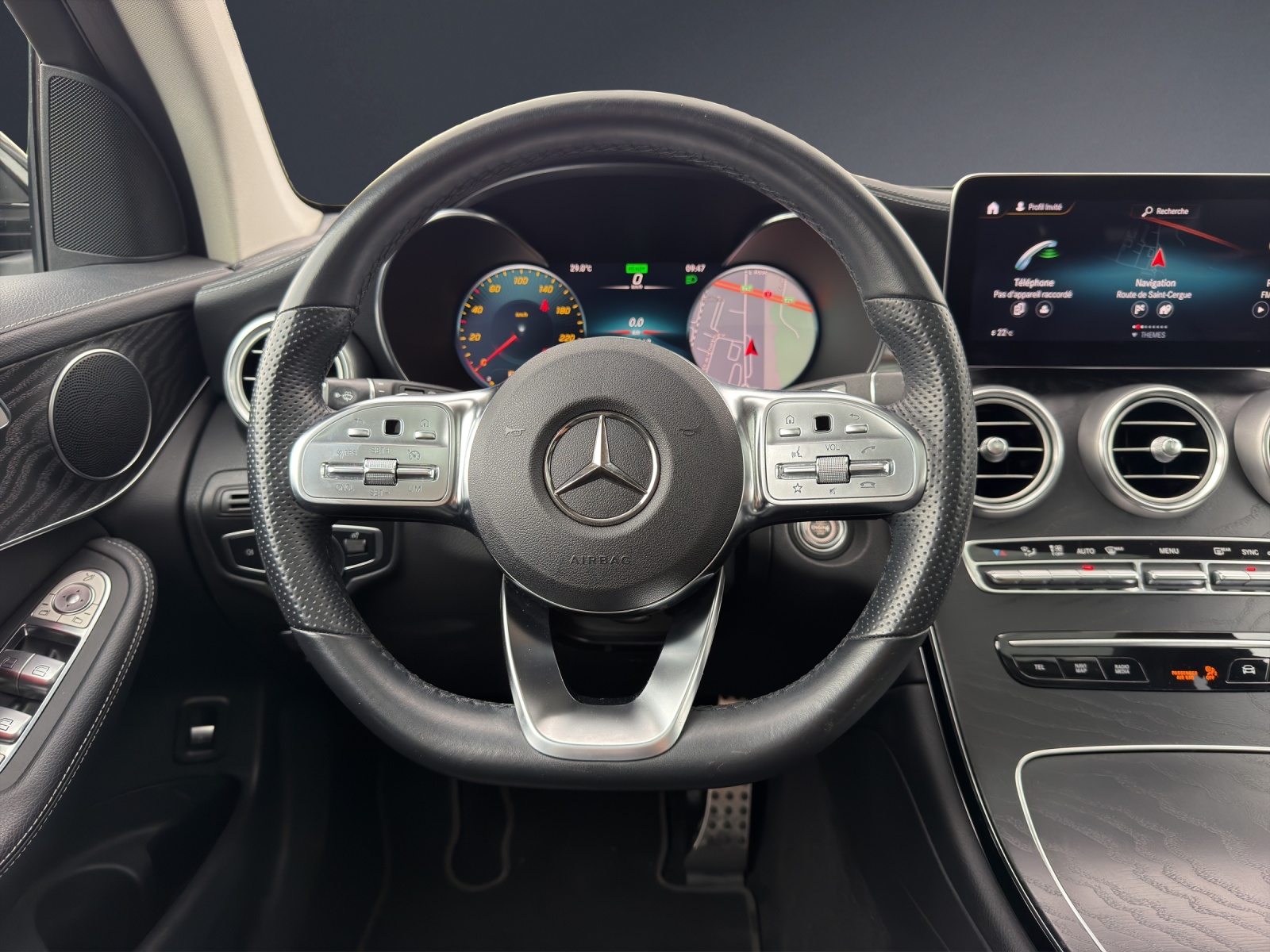 MERCEDES-BENZ GLC 200 AMG Line 4Matic 9G-Tronic-image-14