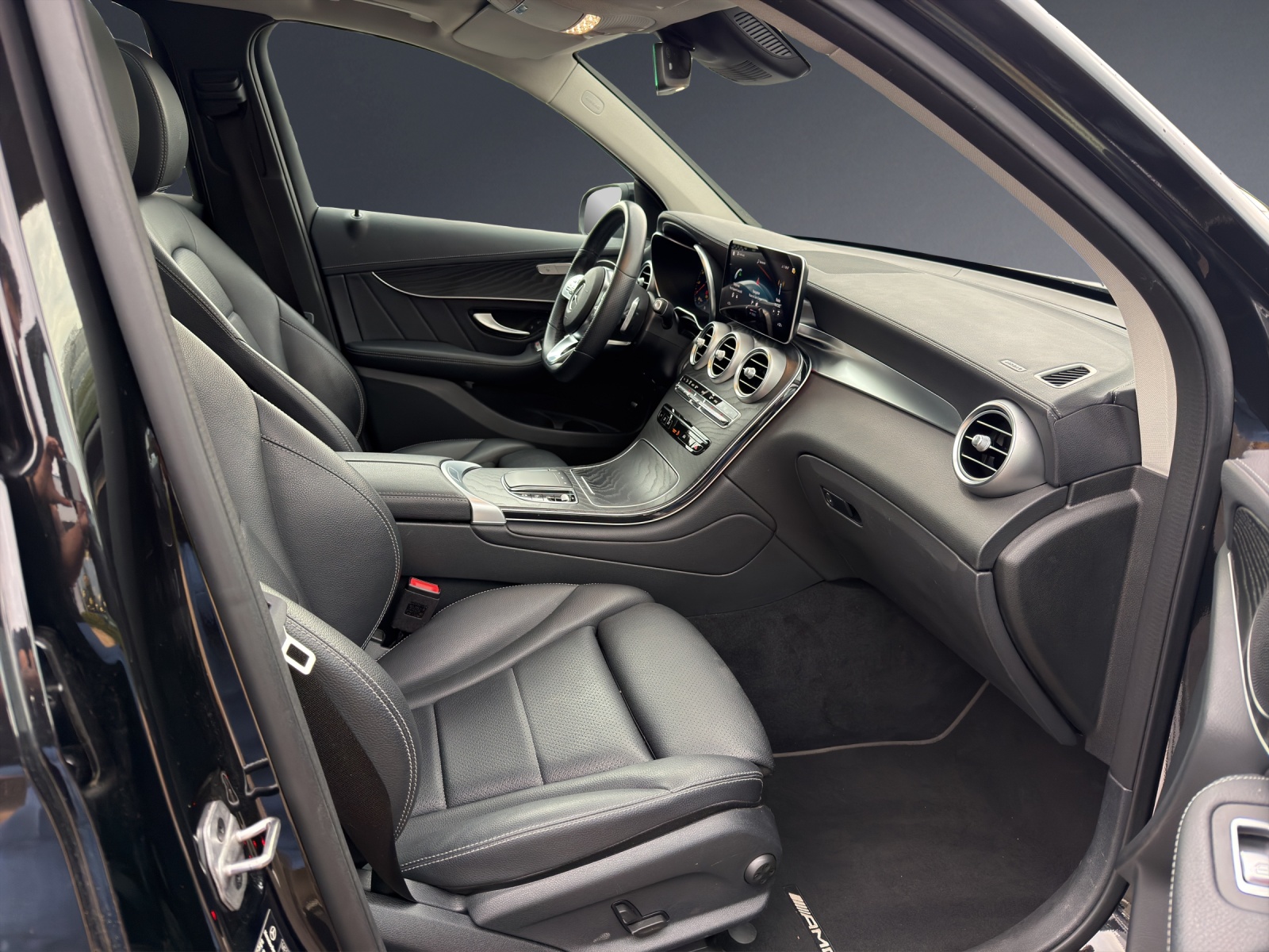 MERCEDES-BENZ GLC 200 AMG Line 4Matic 9G-Tronic-image-6