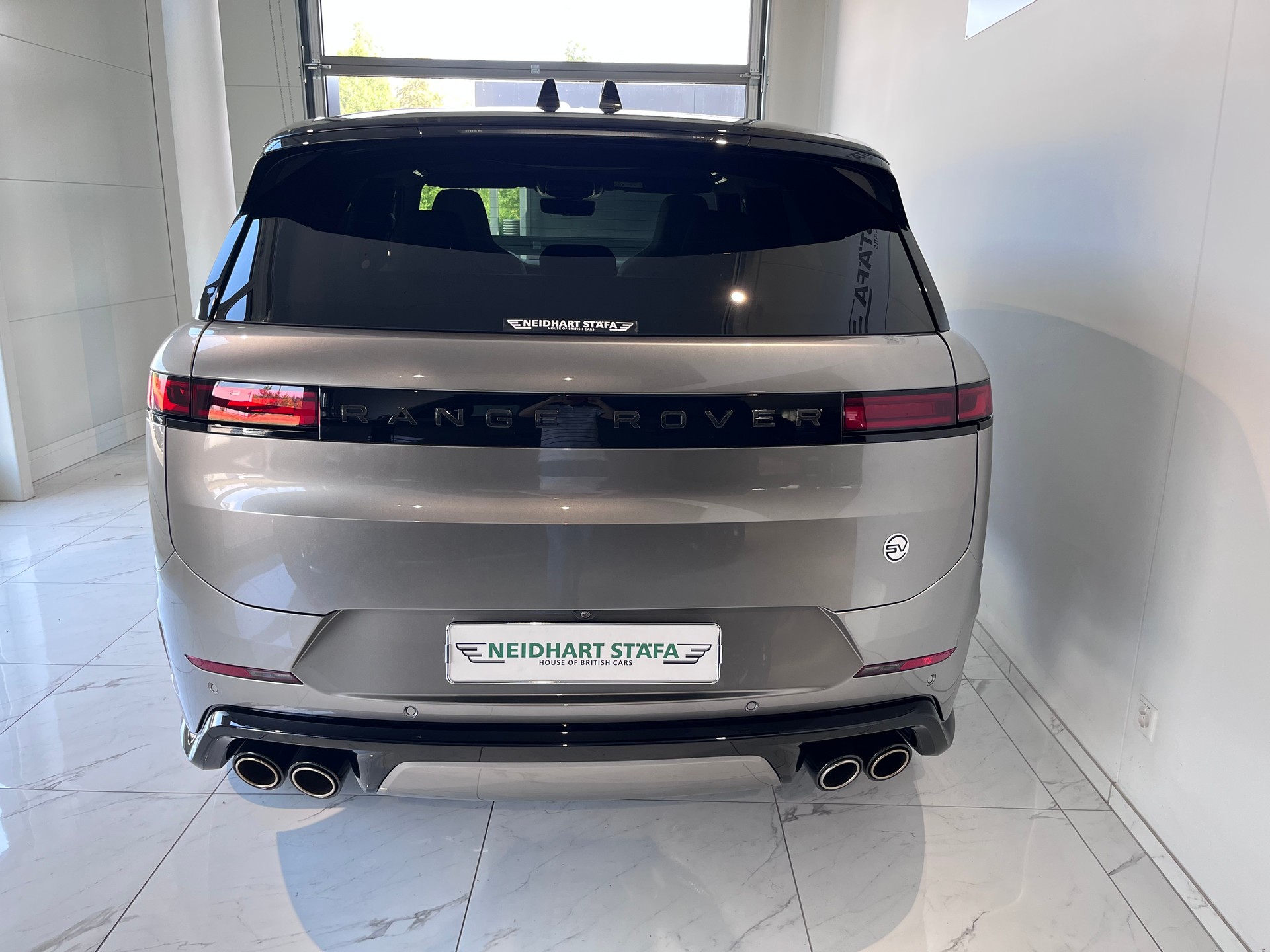 LAND ROVER Range Rover Sport P635 4.4 V8 SV Edition One-image-4