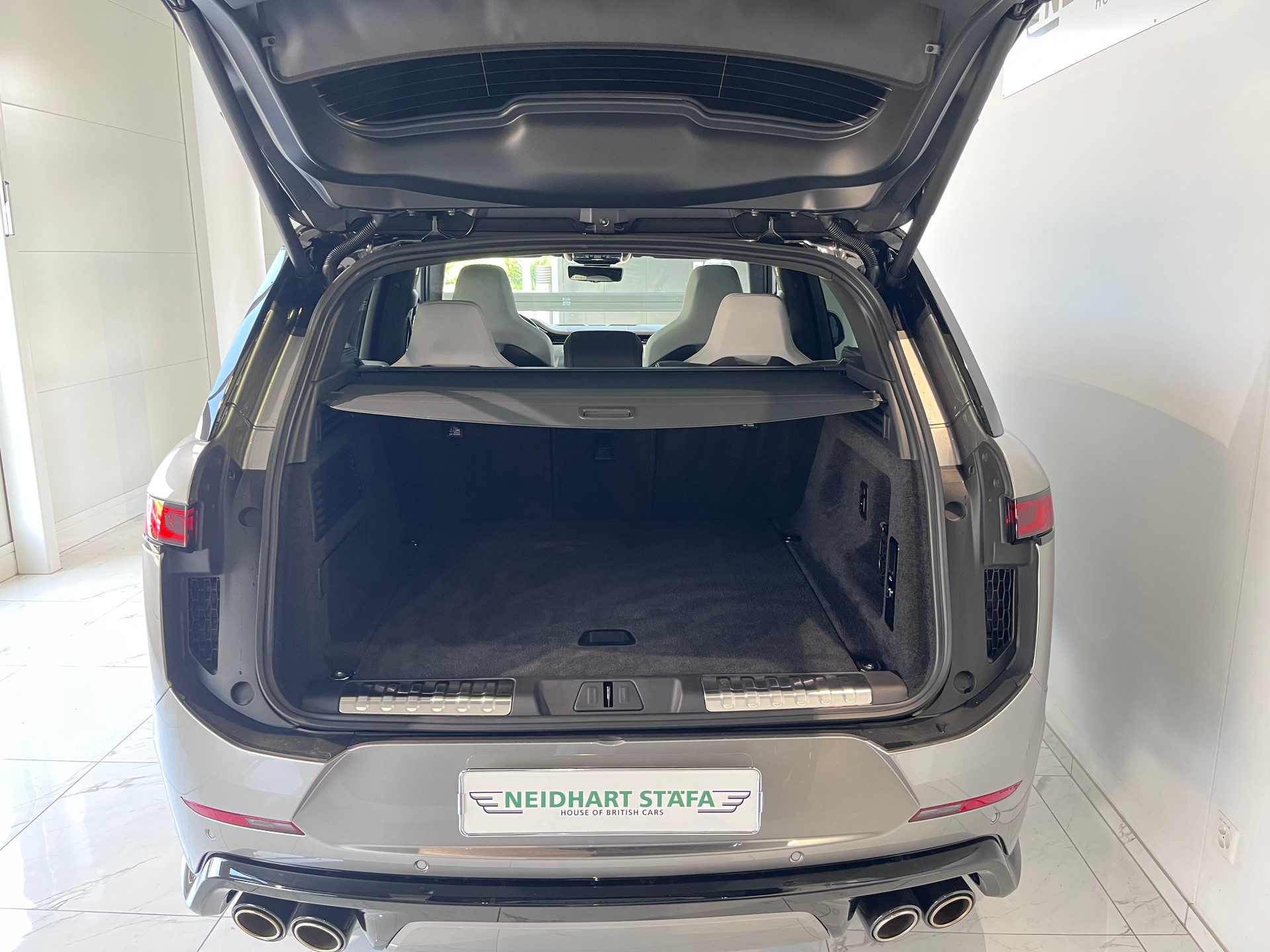 LAND ROVER Range Rover Sport P635 4.4 V8 SV Edition One-image-9