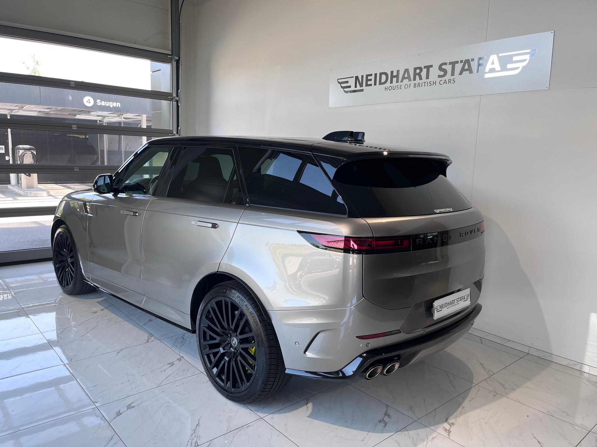 LAND ROVER Range Rover Sport P635 4.4 V8 SV Edition One-image-3