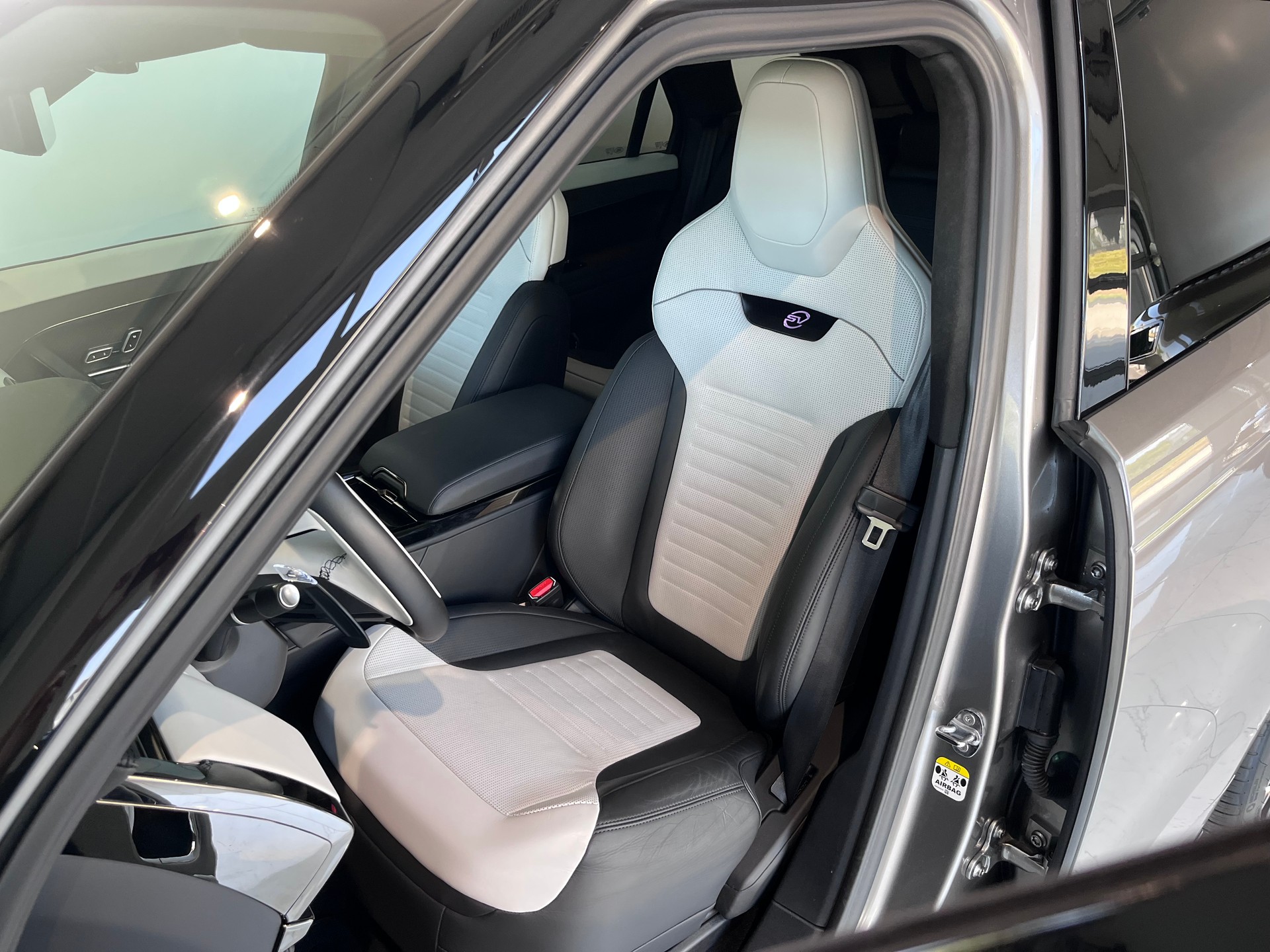 LAND ROVER Range Rover Sport P635 4.4 V8 SV Edition One-image-6
