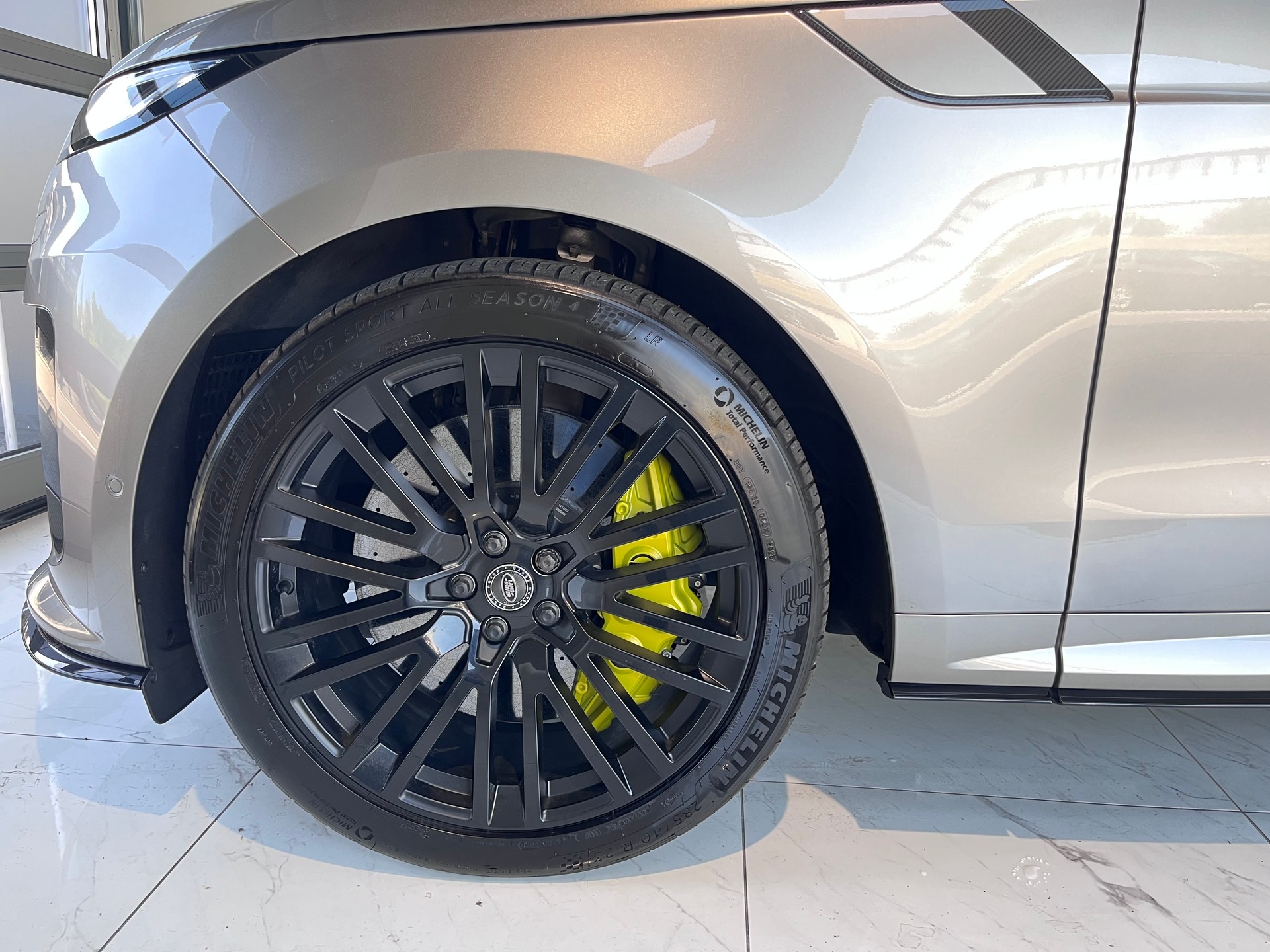 LAND ROVER Range Rover Sport P635 4.4 V8 SV Edition One-image-15