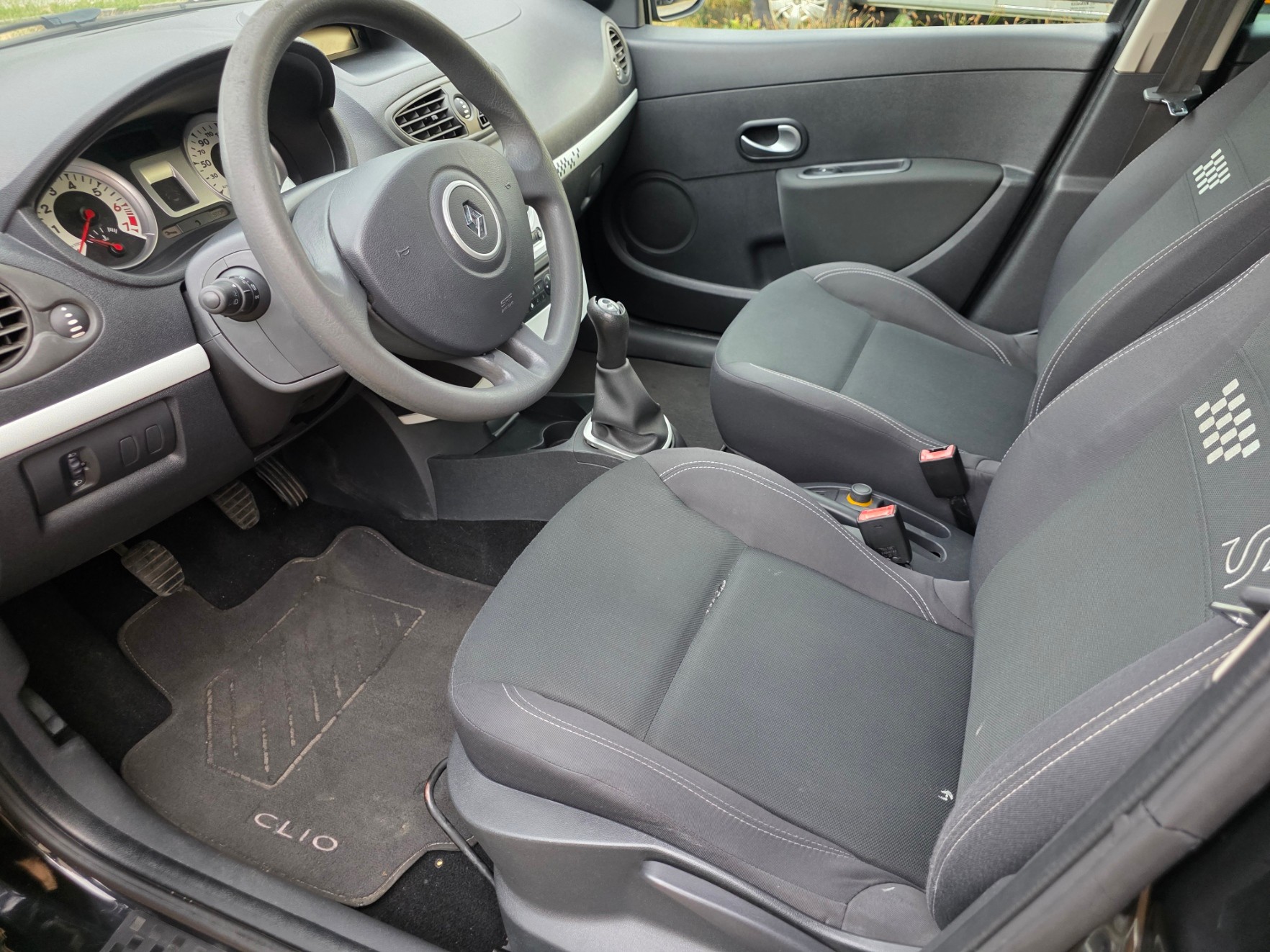 RENAULT Clio 1.2 16V Turbo S-image-9