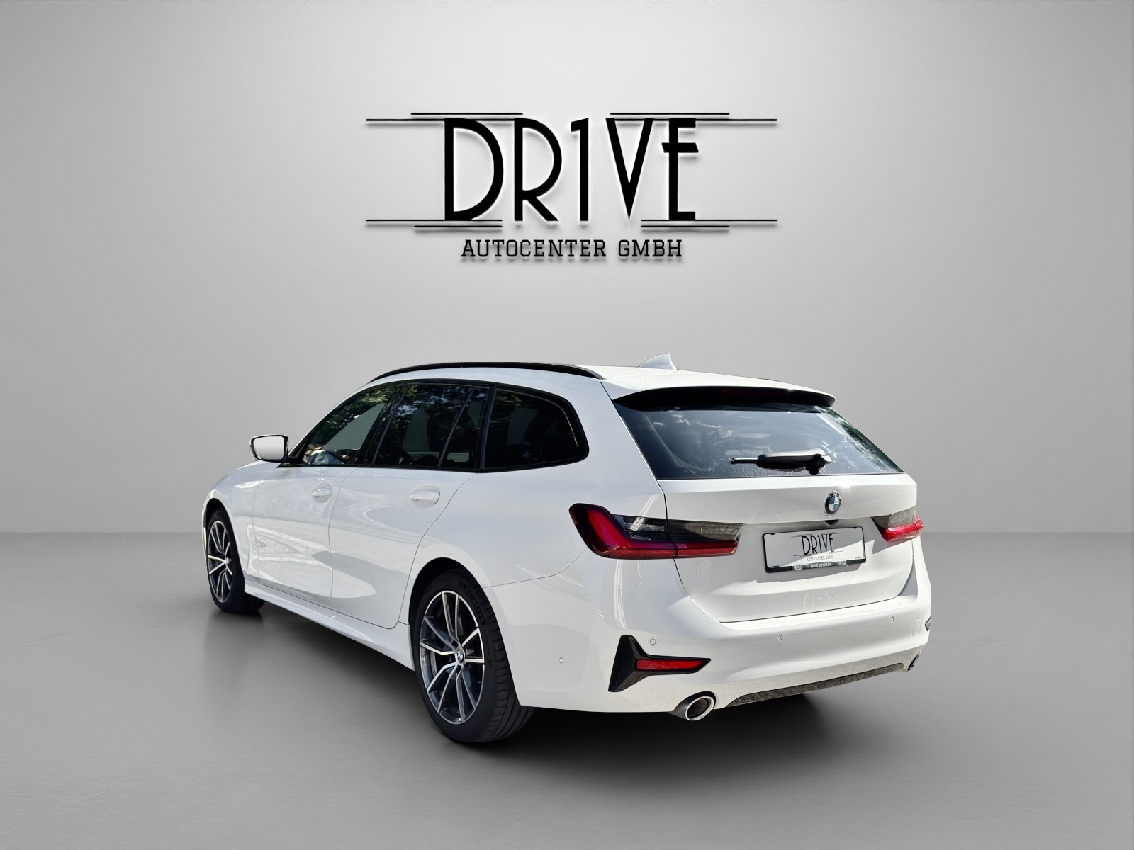 BMW 320d xDrive 48V Touring Sport Line Steptronic-image-6