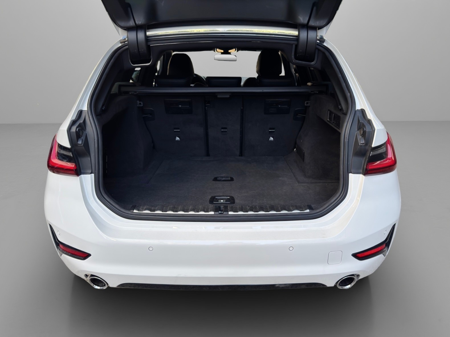 BMW 320d xDrive 48V Touring Sport Line Steptronic-image-11