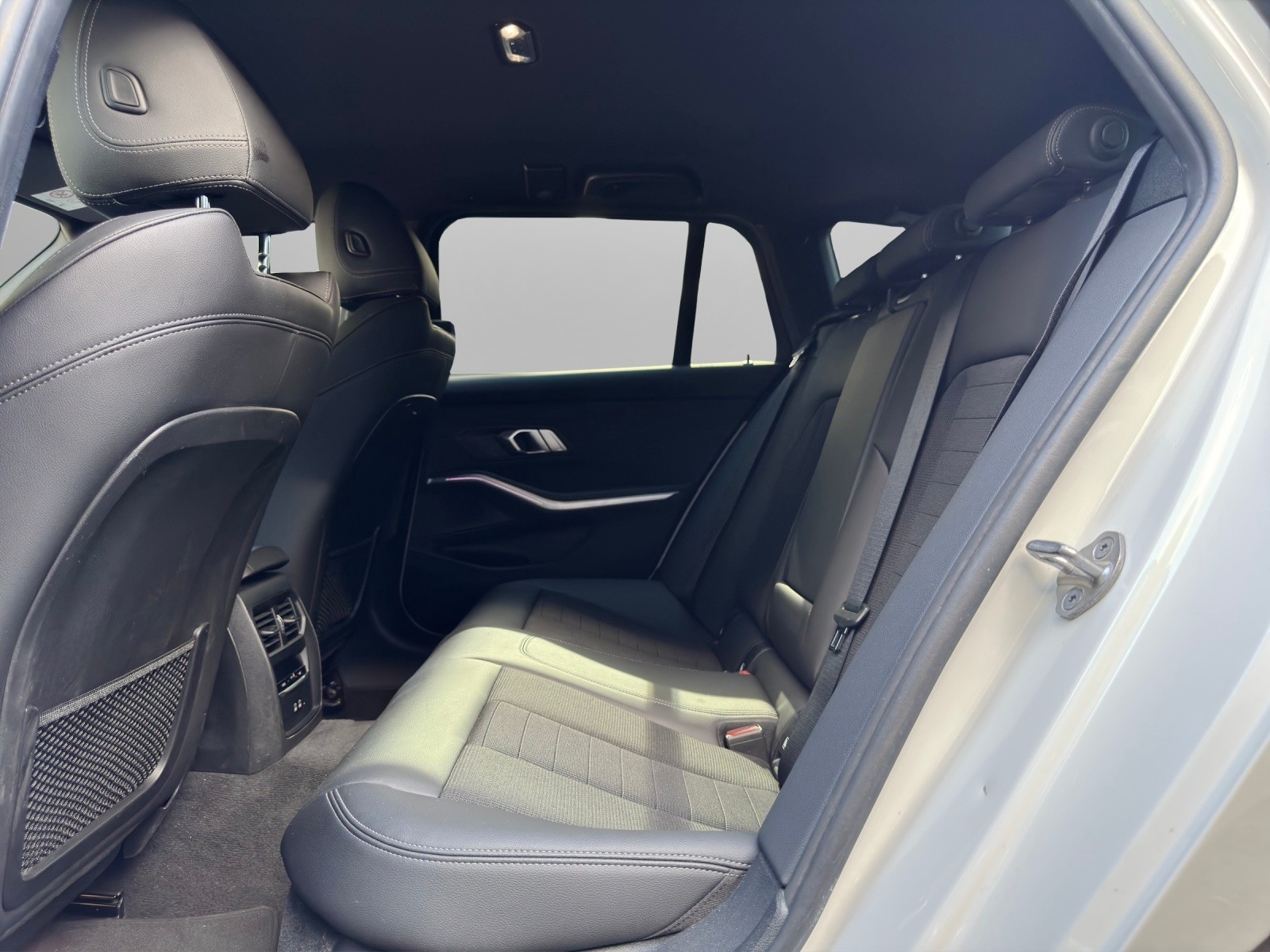 BMW 320d xDrive 48V Touring Sport Line Steptronic-image-10