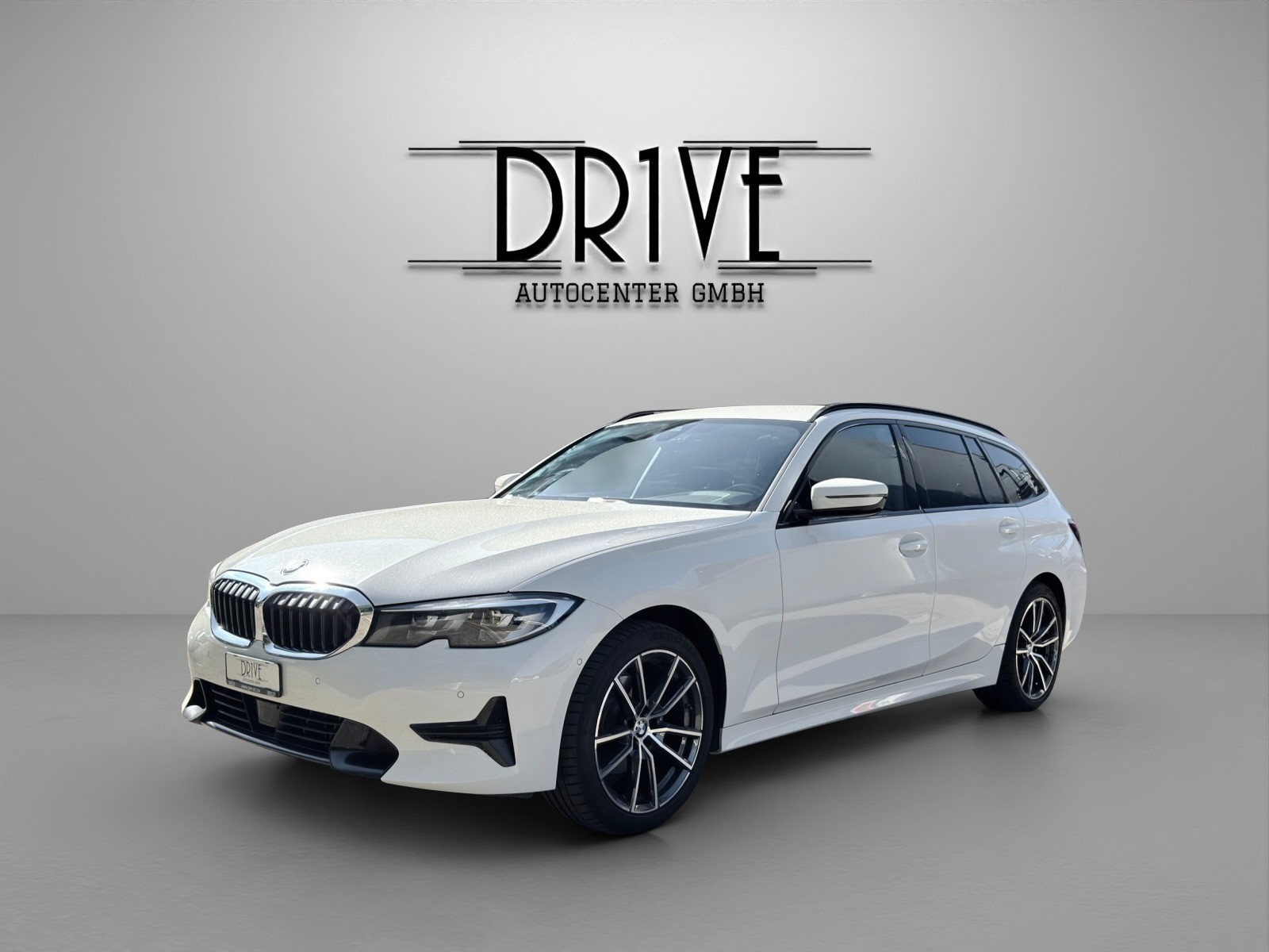 BMW 320d xDrive 48V Touring Sport Line Steptronic-image-0