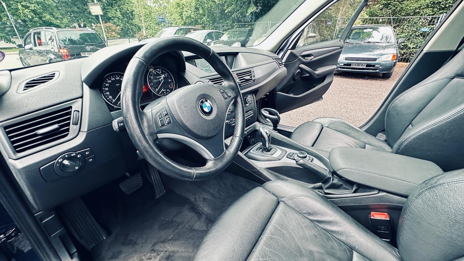 BMW X1 xDrive 20i Steptronic-image-7