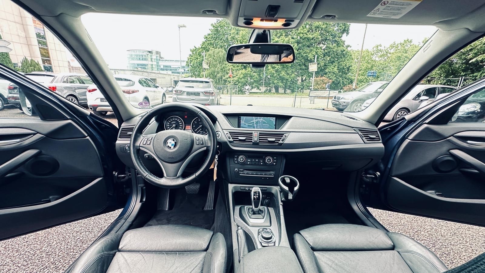 BMW X1 xDrive 20i Steptronic-image-9