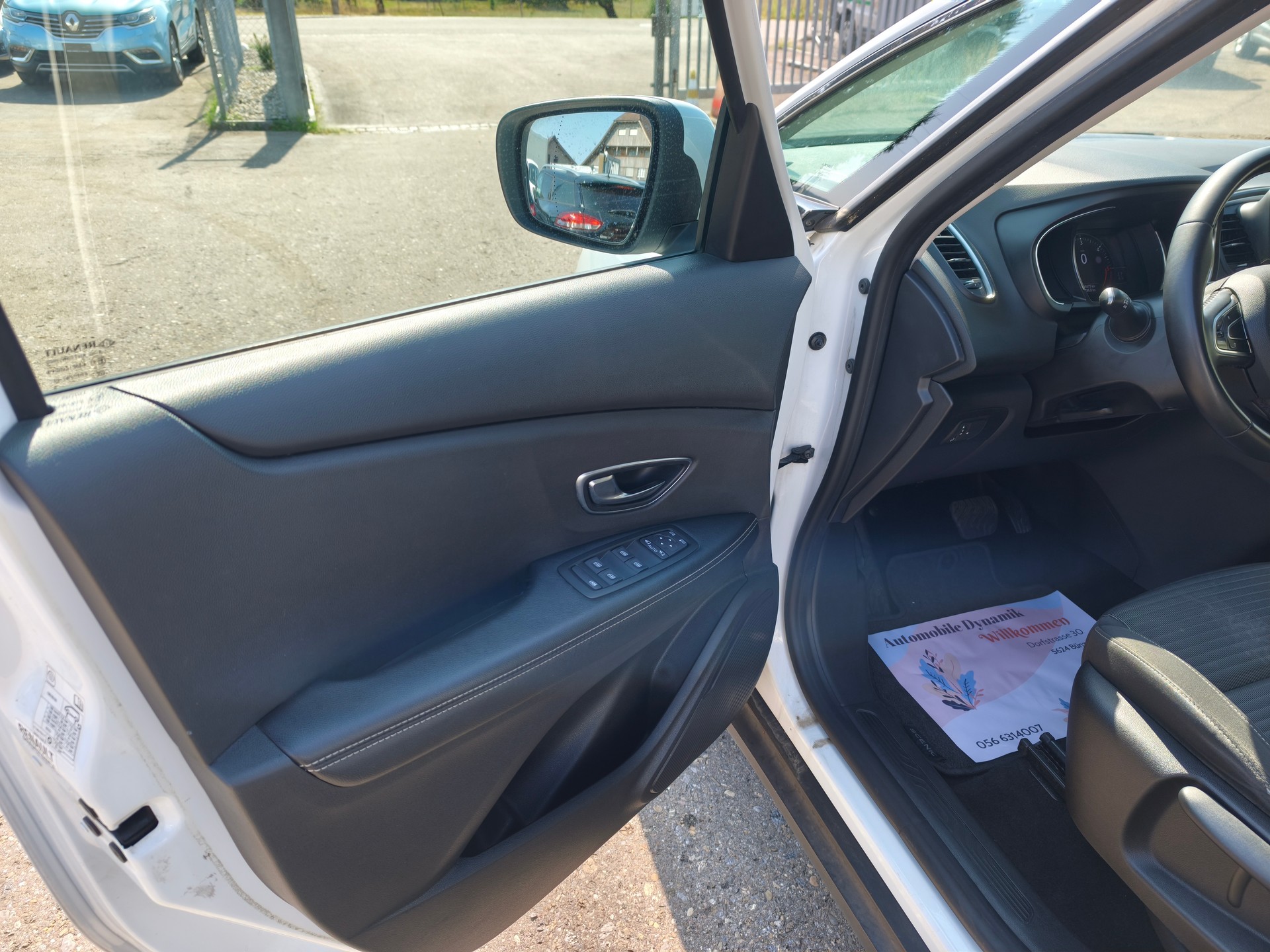 RENAULT GRAND SCENIC-image-8