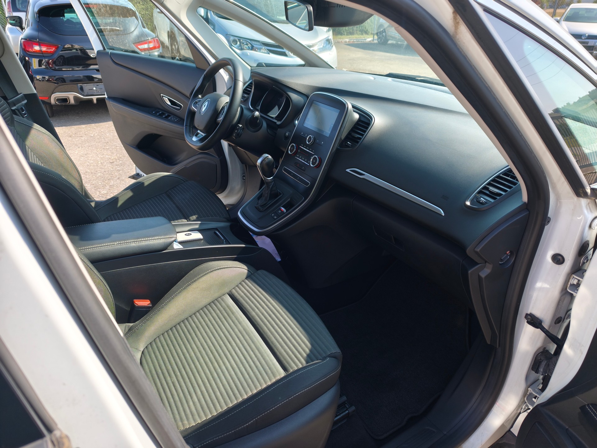 RENAULT GRAND SCENIC-image-10