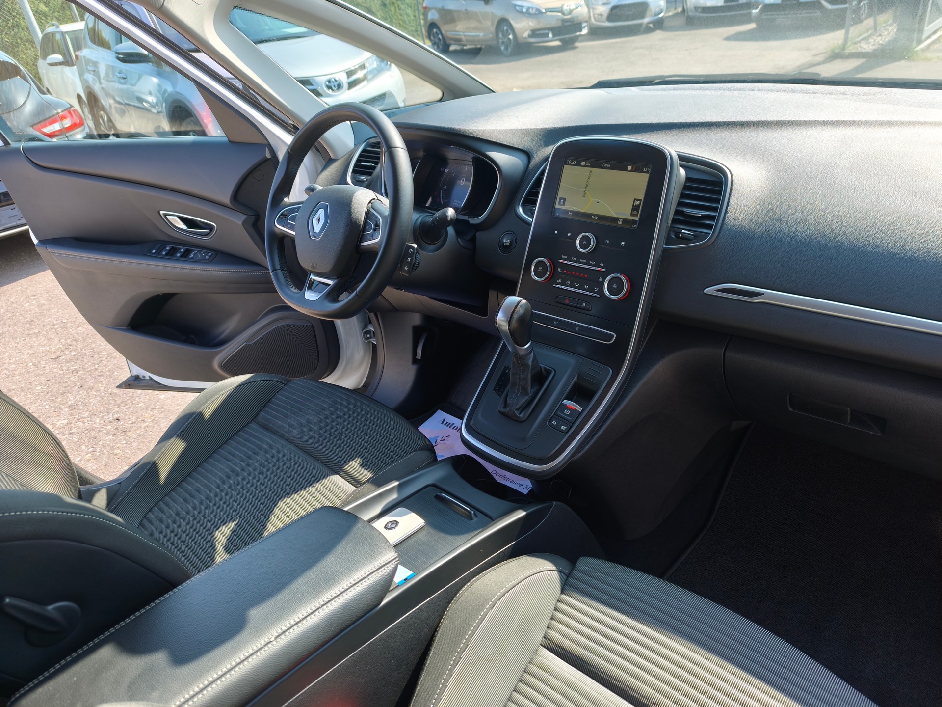 RENAULT GRAND SCENIC-image-11