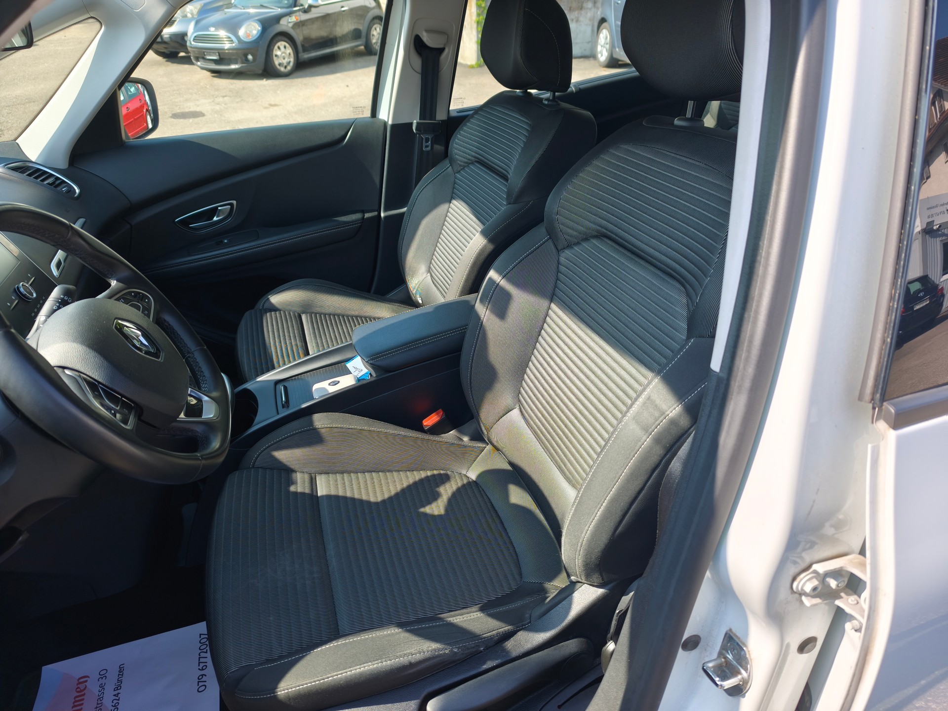 RENAULT GRAND SCENIC-image-7