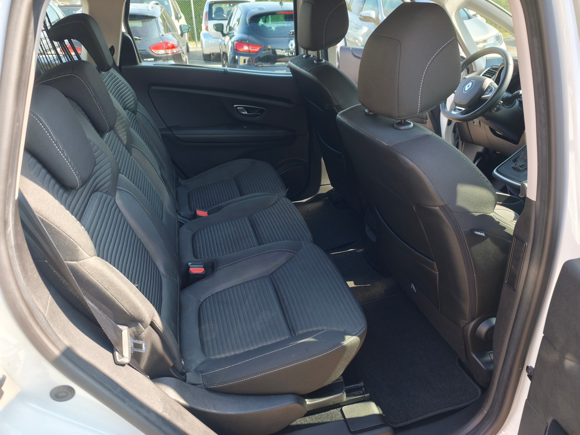 RENAULT GRAND SCENIC-image-13