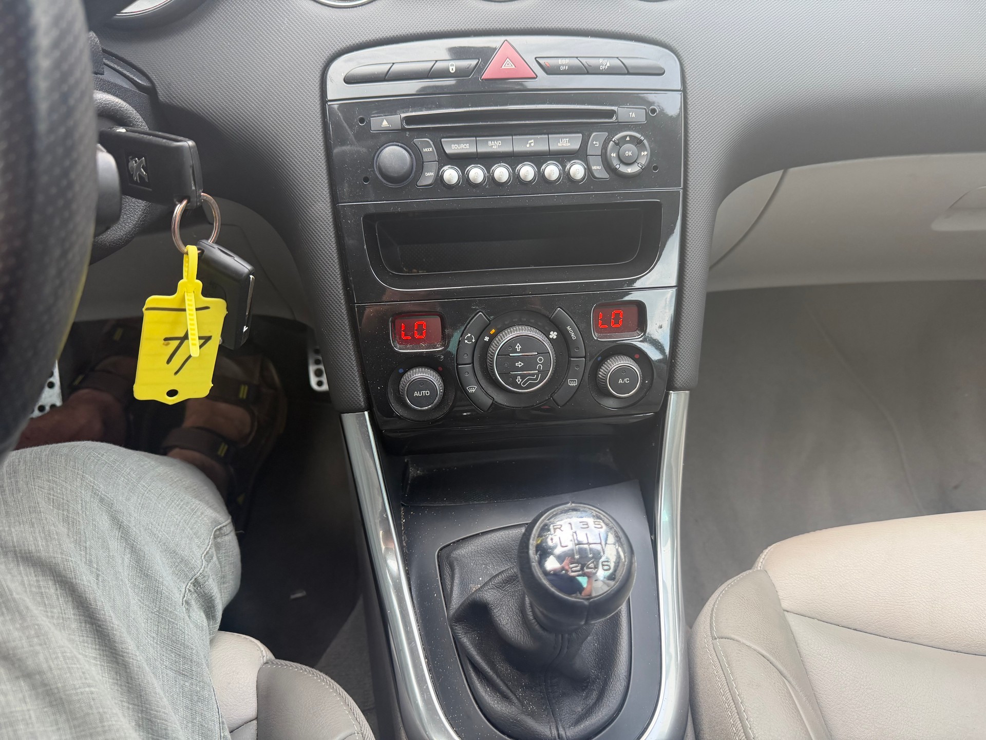 PEUGEOT 308 CC 1.6 16V Turbo Active-image-12