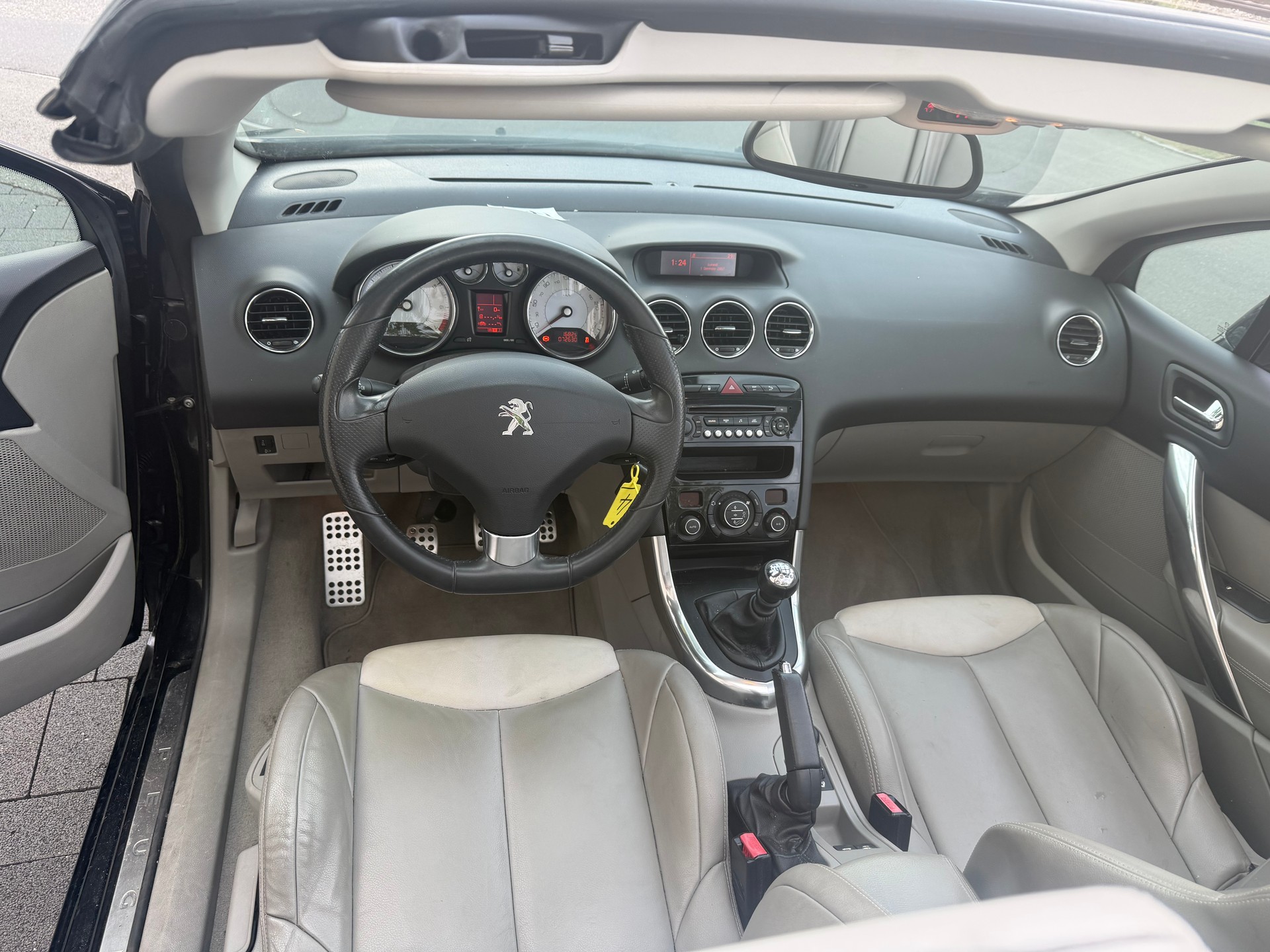 PEUGEOT 308 CC 1.6 16V Turbo Active-image-8