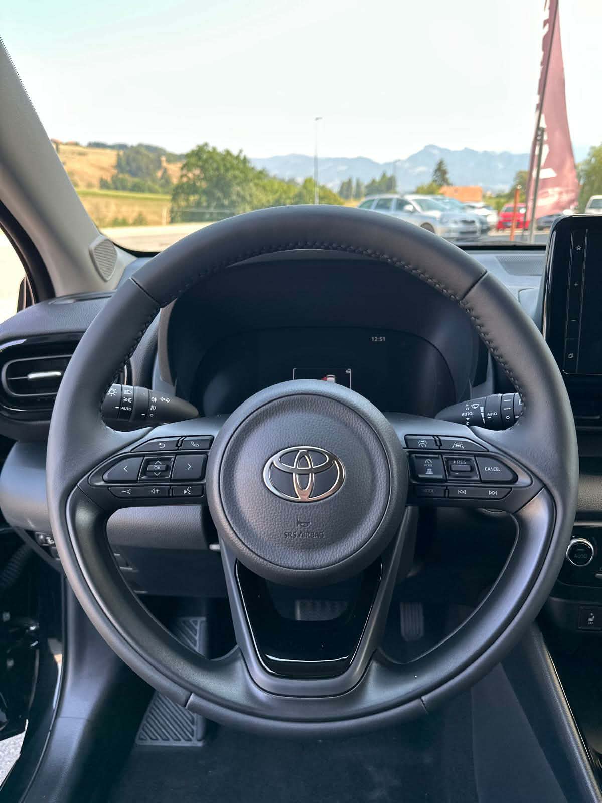 TOYOTA Yaris 1.5 Trend e-CVT-image-8