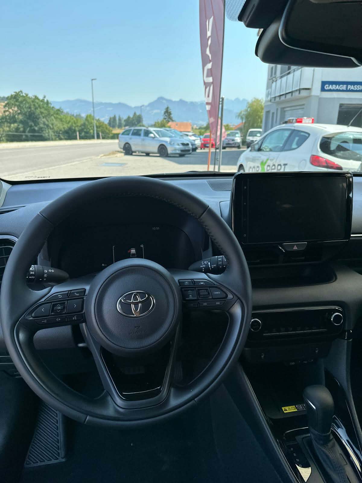 TOYOTA Yaris 1.5 Trend e-CVT-image-9