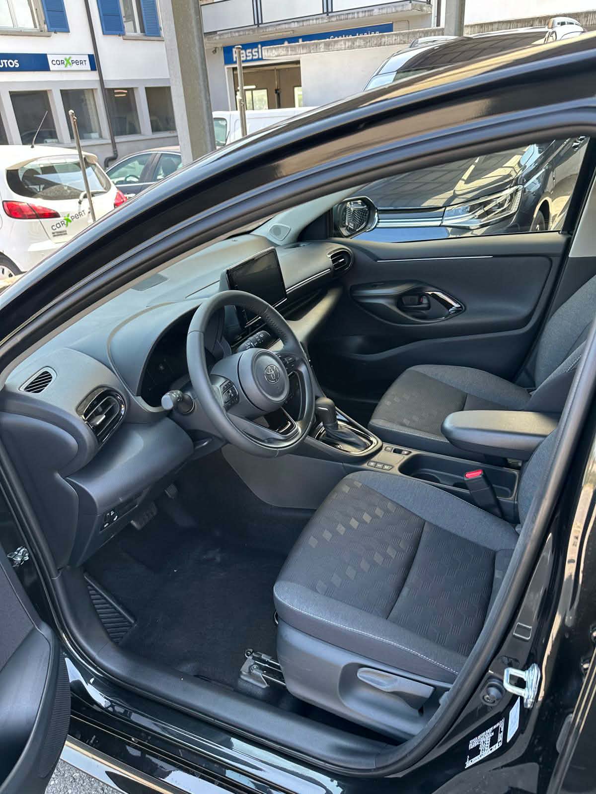 TOYOTA Yaris 1.5 Trend e-CVT-image-5