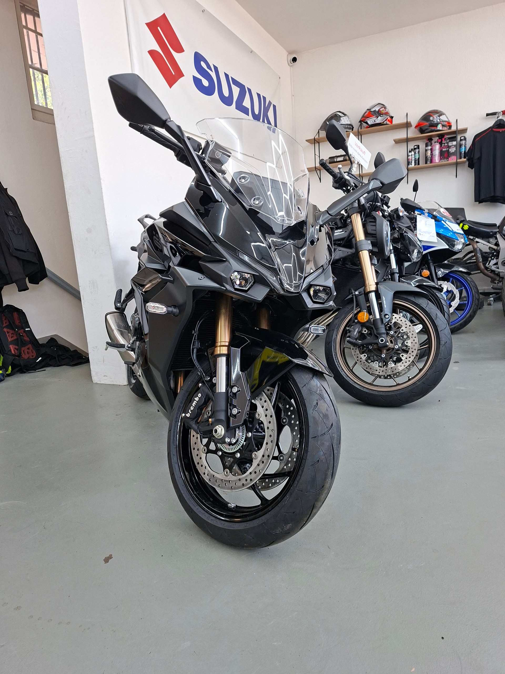 SUZUKI GSX-S 1000 GT Travel-showroom-element-1
