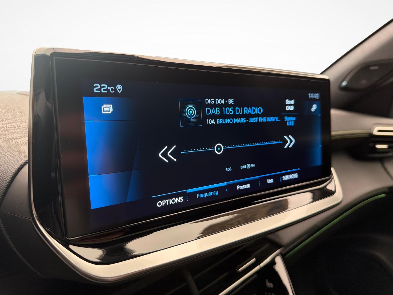 PEUGEOT 2008 1.2 PureTech 155 GT-image-12