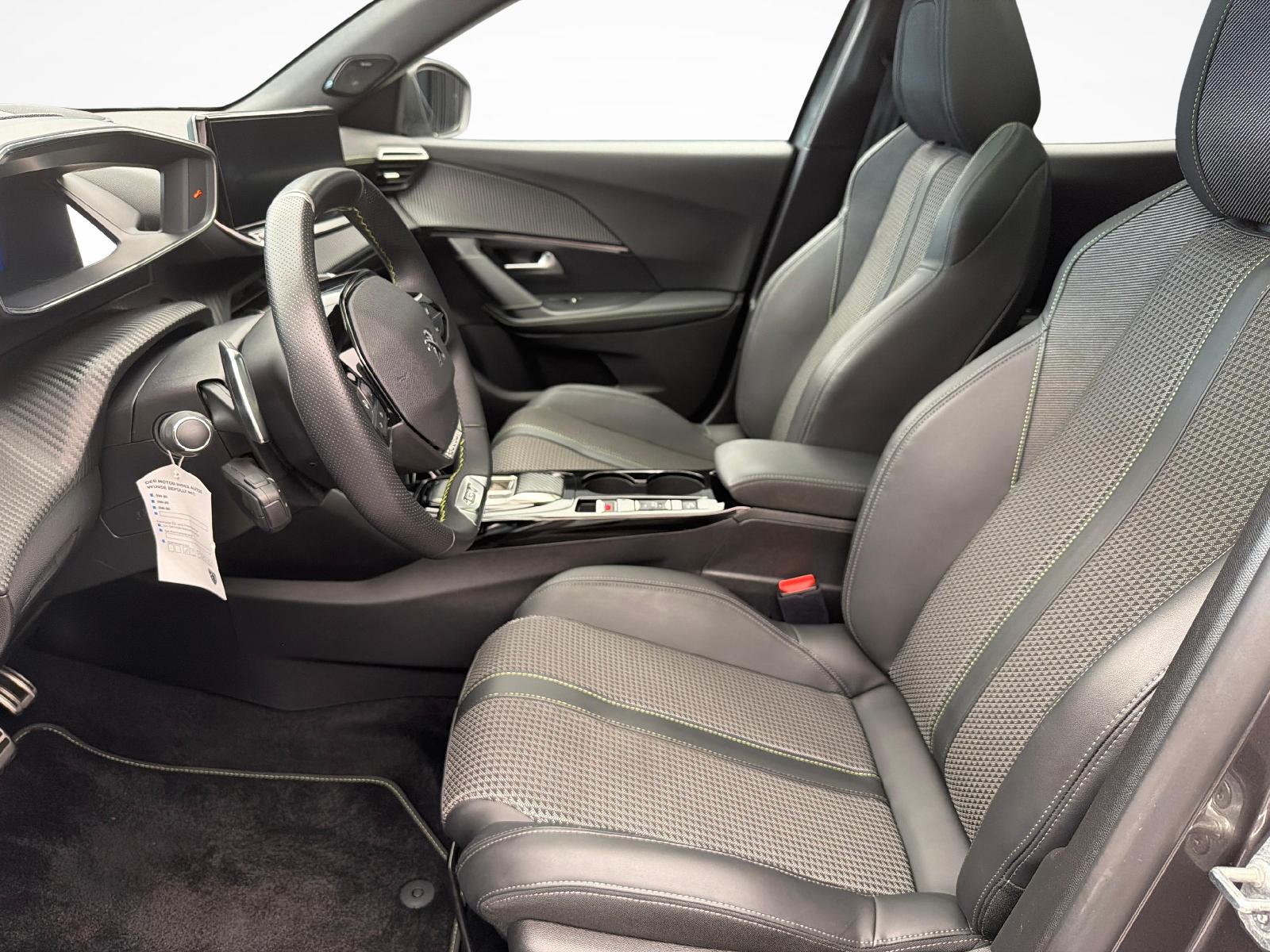 PEUGEOT 2008 1.2 PureTech 155 GT-image-9