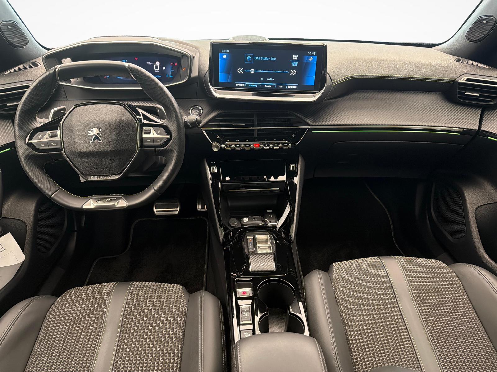 PEUGEOT 2008 1.2 PureTech 155 GT-image-8