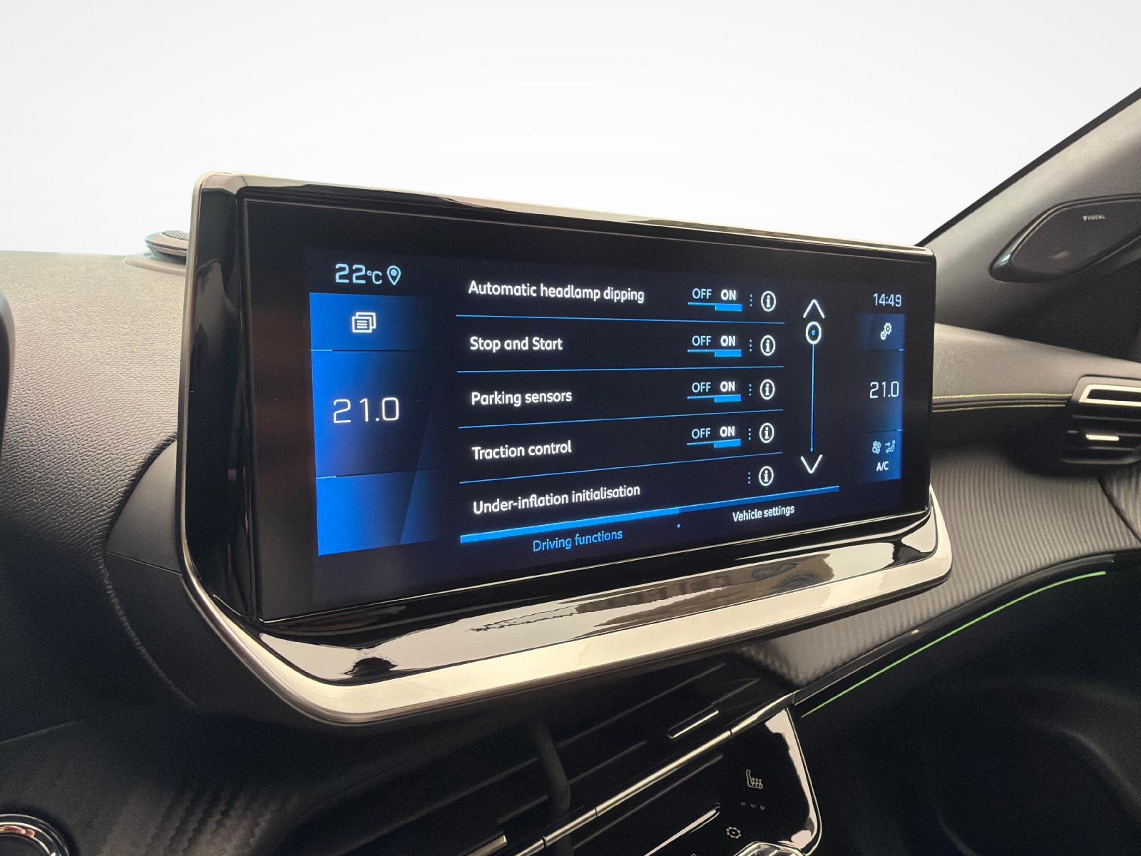 PEUGEOT 2008 1.2 PureTech 155 GT-image-15