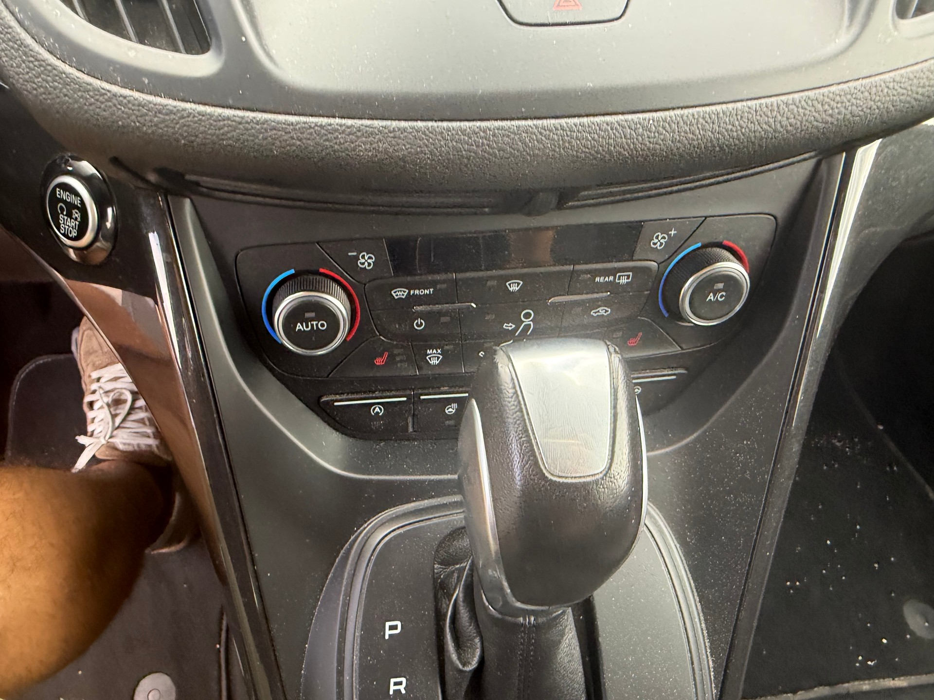 FORD Kuga 2.0 TDCi Titanium 4WD PowerShift-image-22