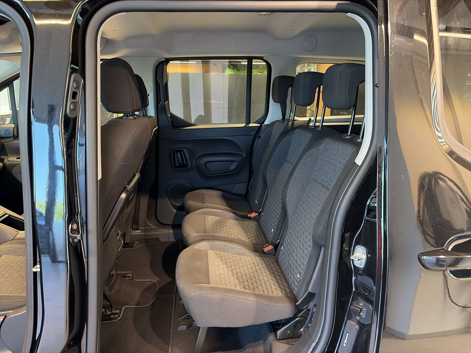 PEUGEOT Rifter Long 1.5 BlueHDi 7 Plätzer GT EAT-Automat-image-6