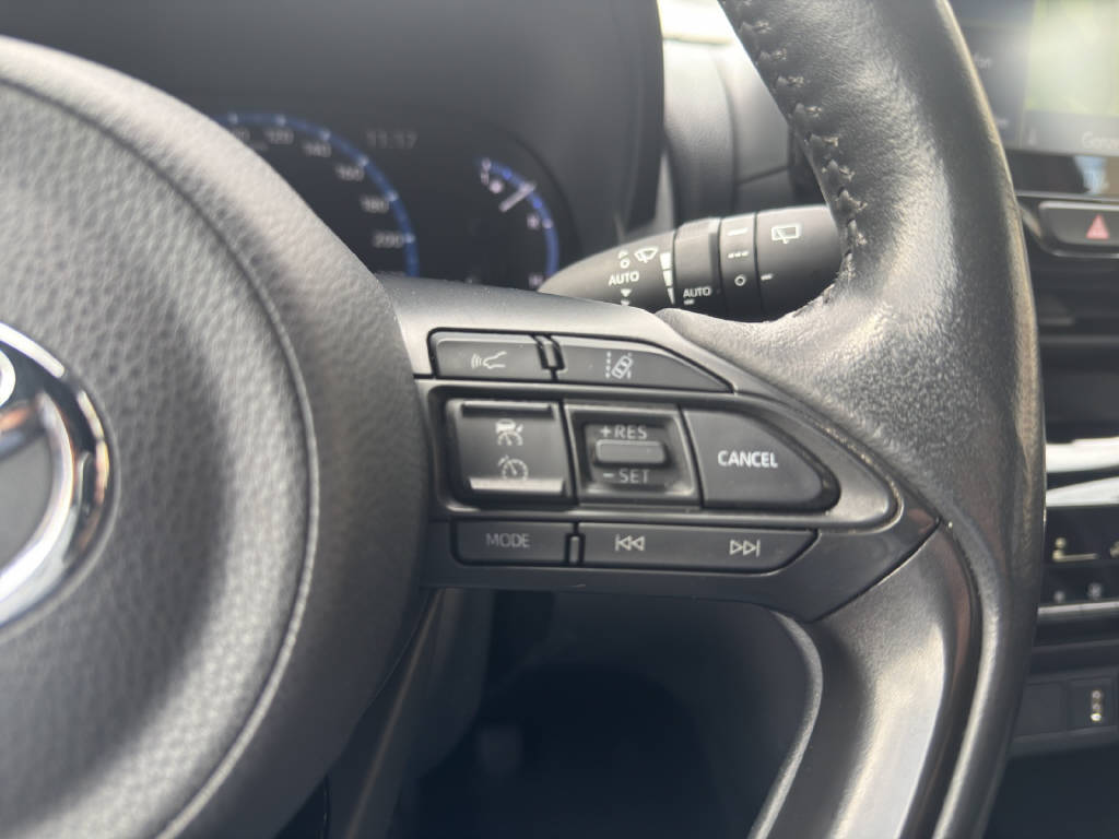 TOYOTA Yaris Cross 1.5 VVT-i HSD Adventure AWD-i-image-9