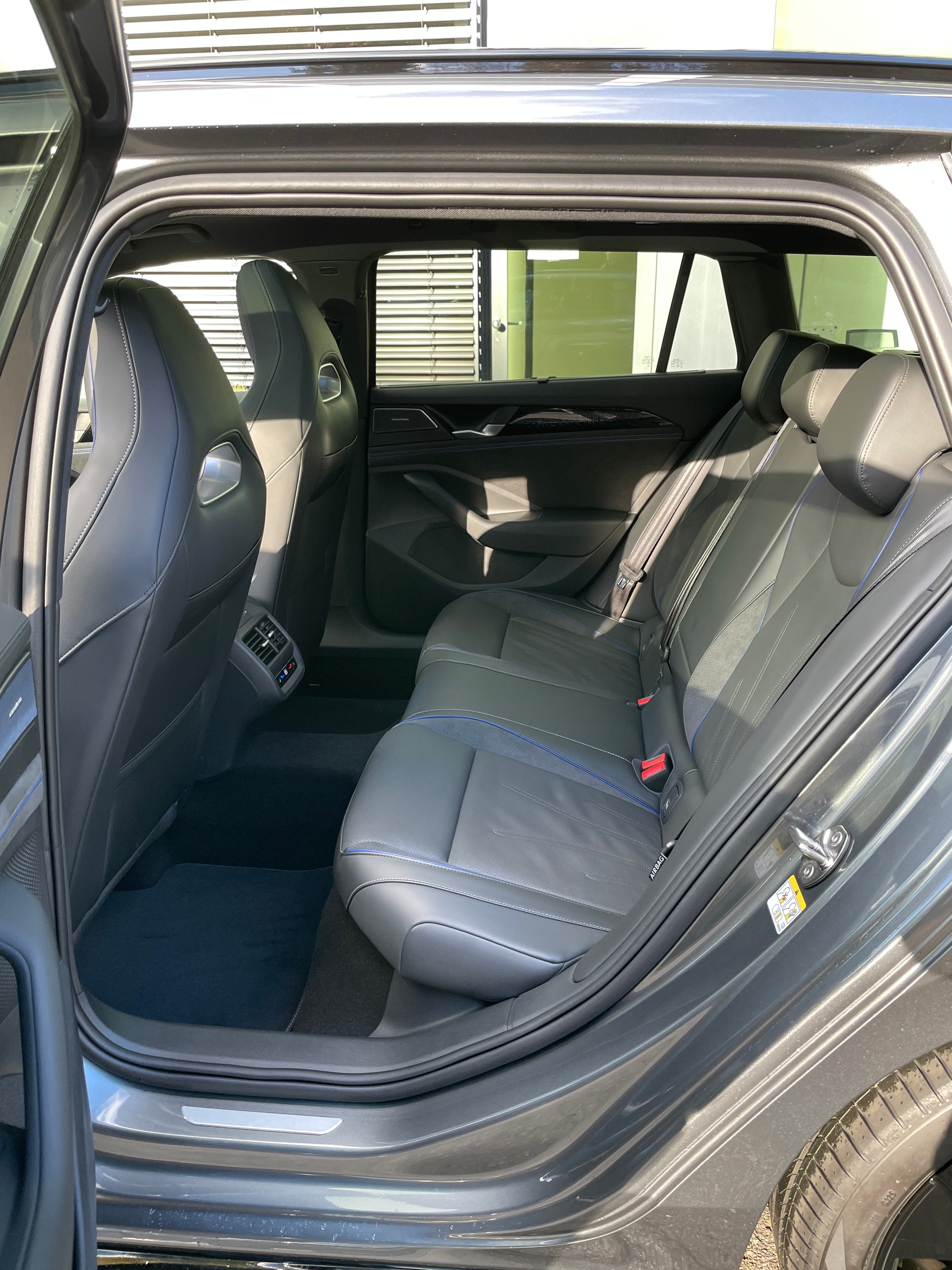 VW Passat Variant 1.5e TSI R-Line DSG-image-13