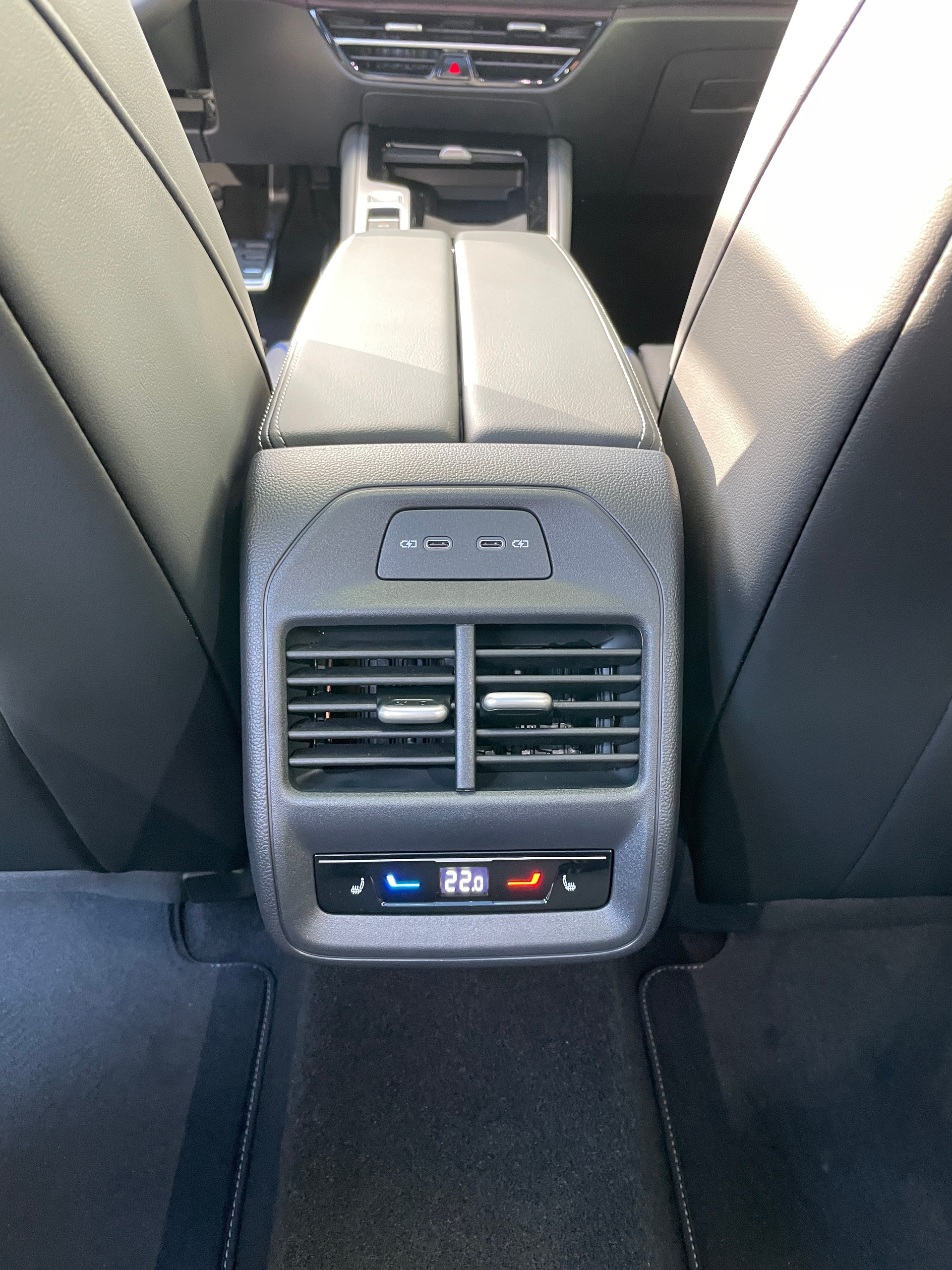 VW Passat Variant 1.5e TSI R-Line DSG-image-16