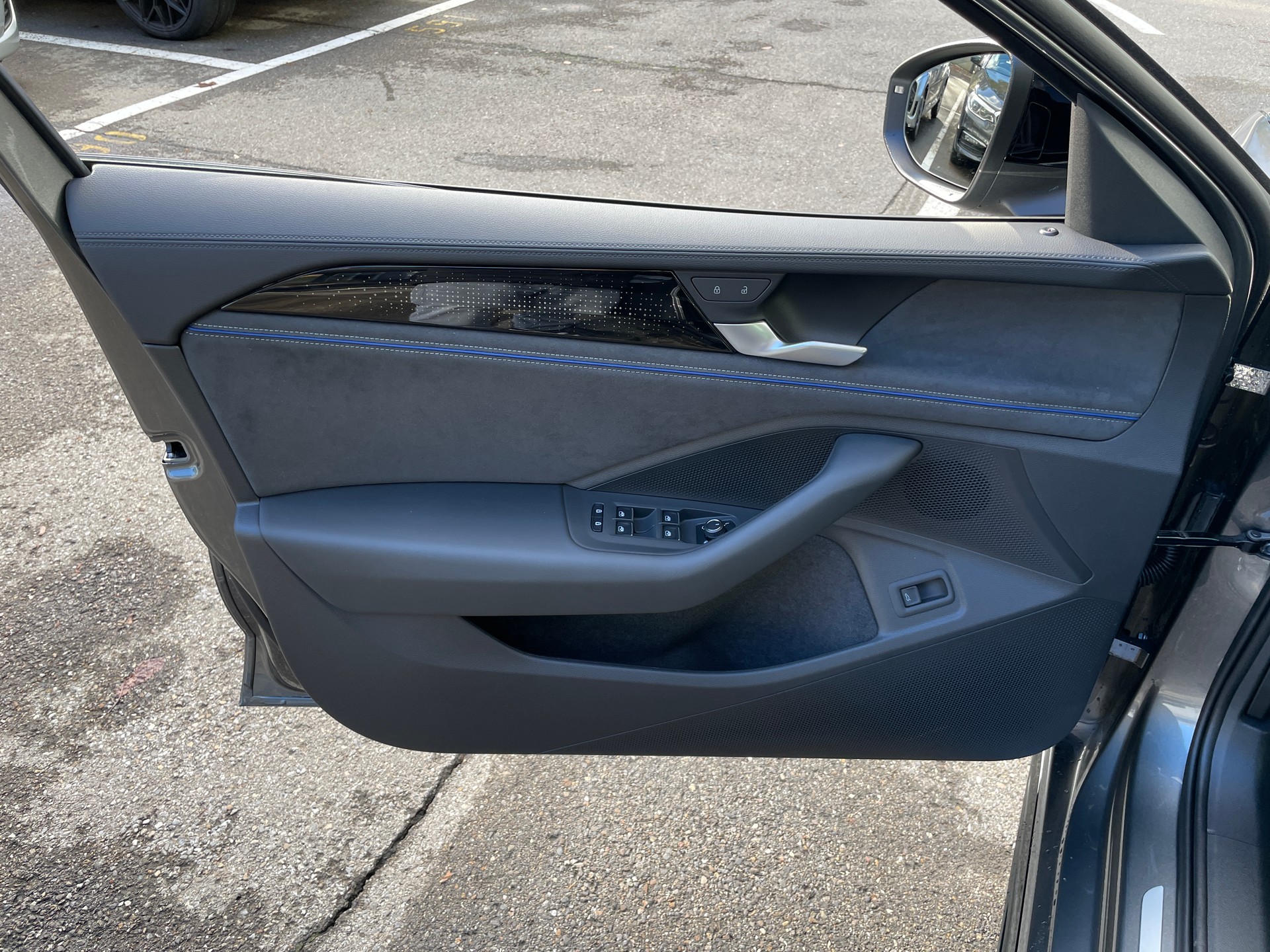 VW Passat Variant 1.5e TSI R-Line DSG-image-9