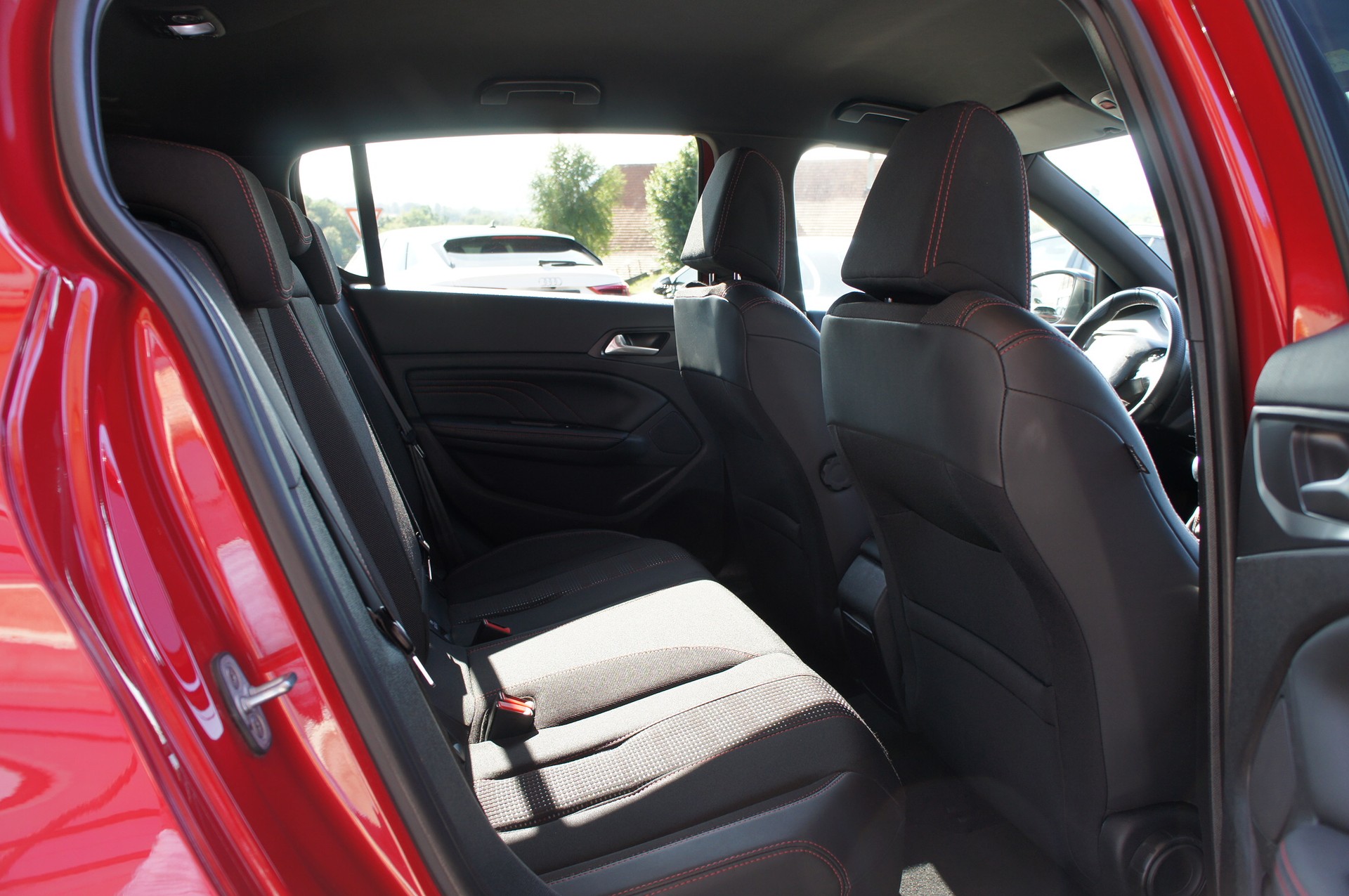 PEUGEOT 308 1.2 Pure Tech GT Line-image-9