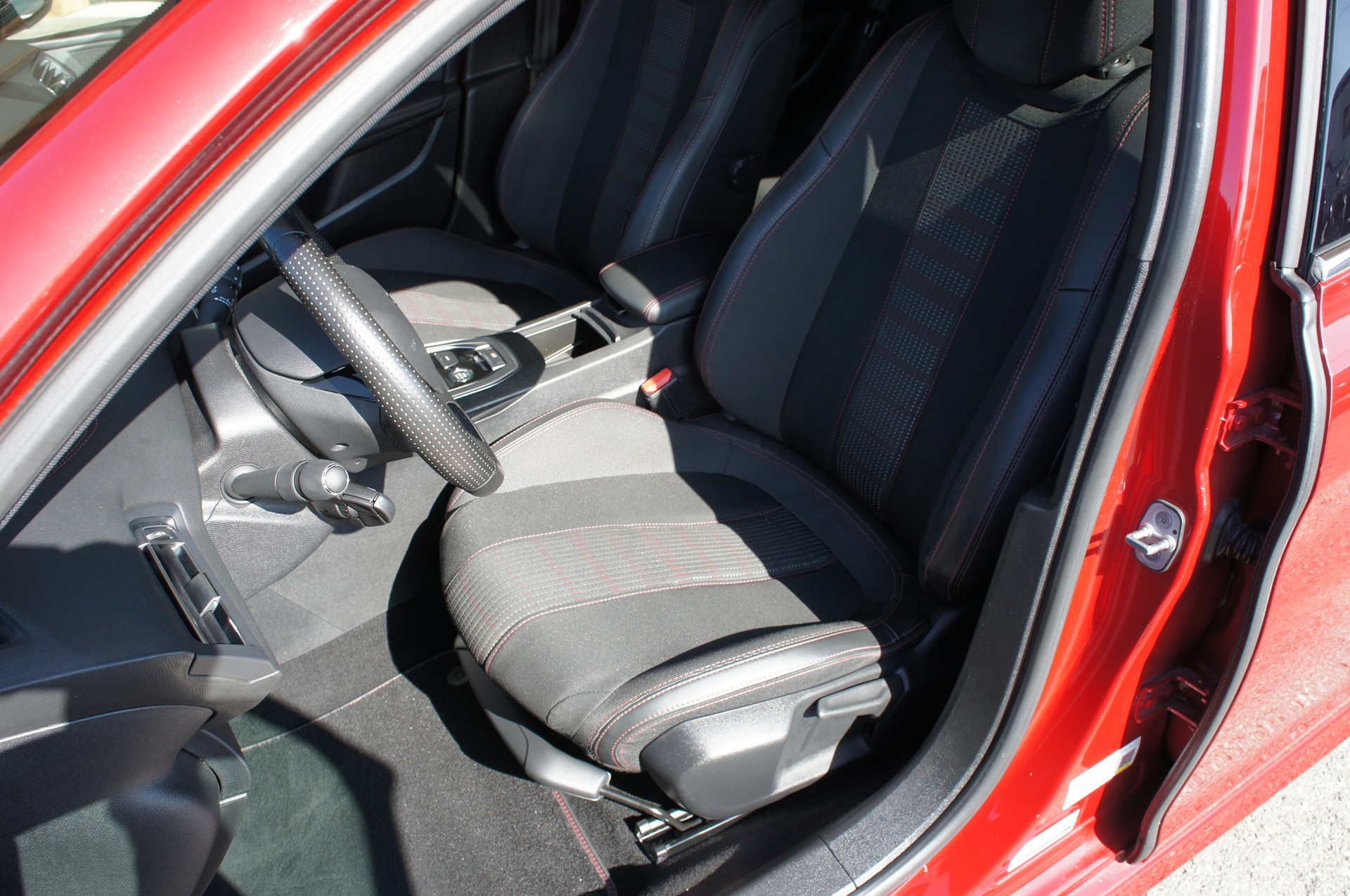 PEUGEOT 308 1.2 Pure Tech GT Line-image-13